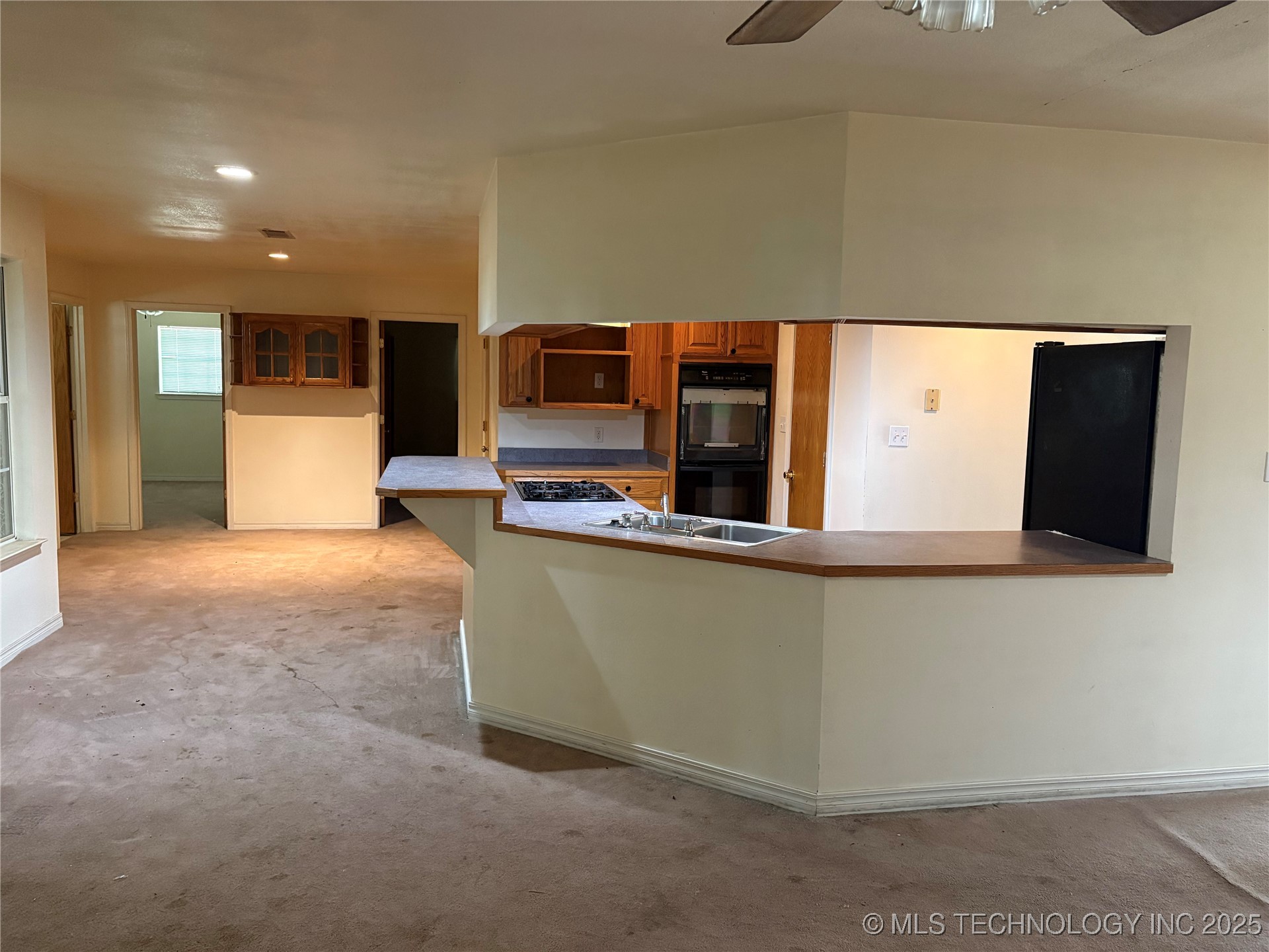 215 E Leecraft Property Photo 8