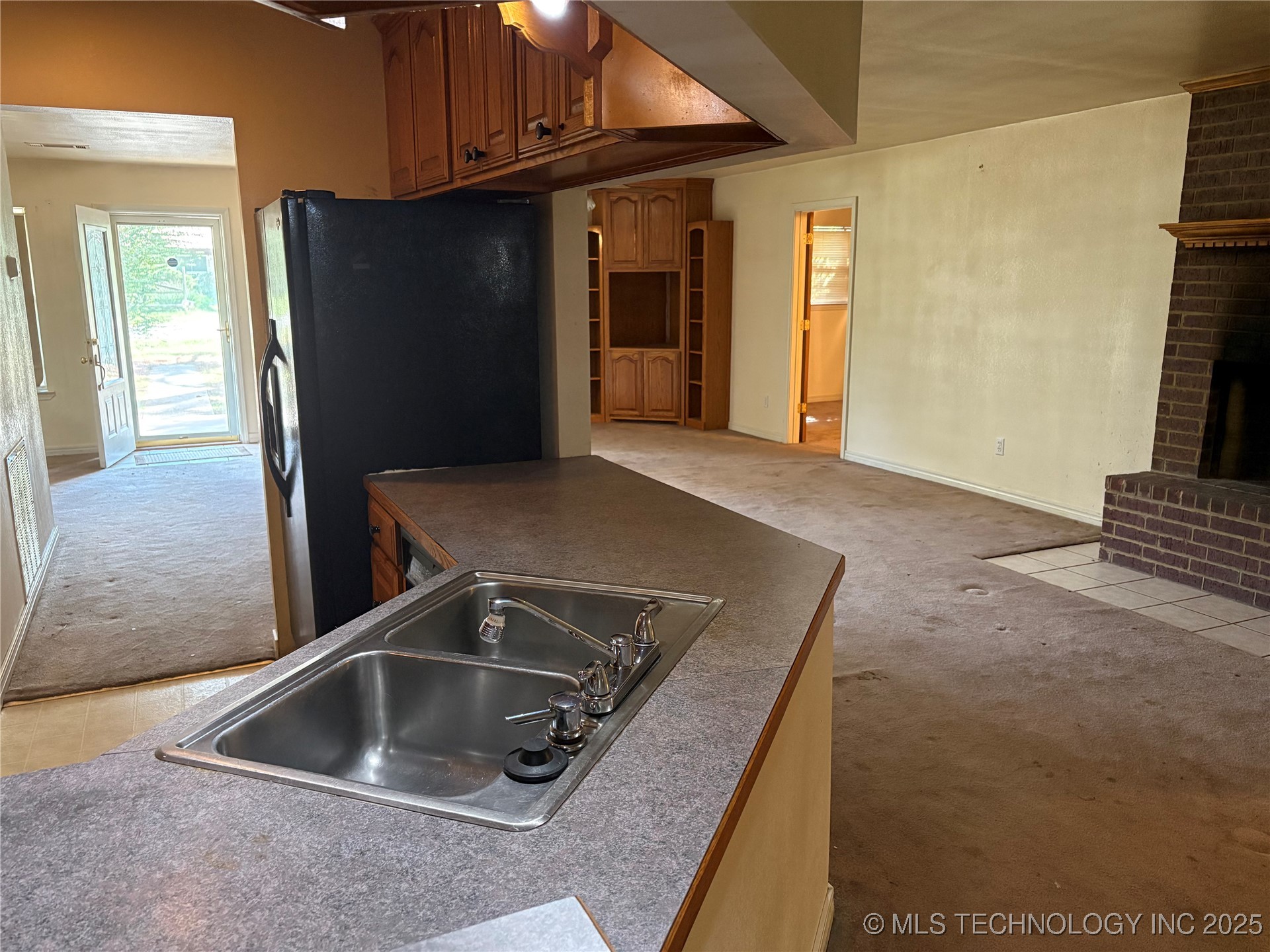 215 E Leecraft Property Photo 9