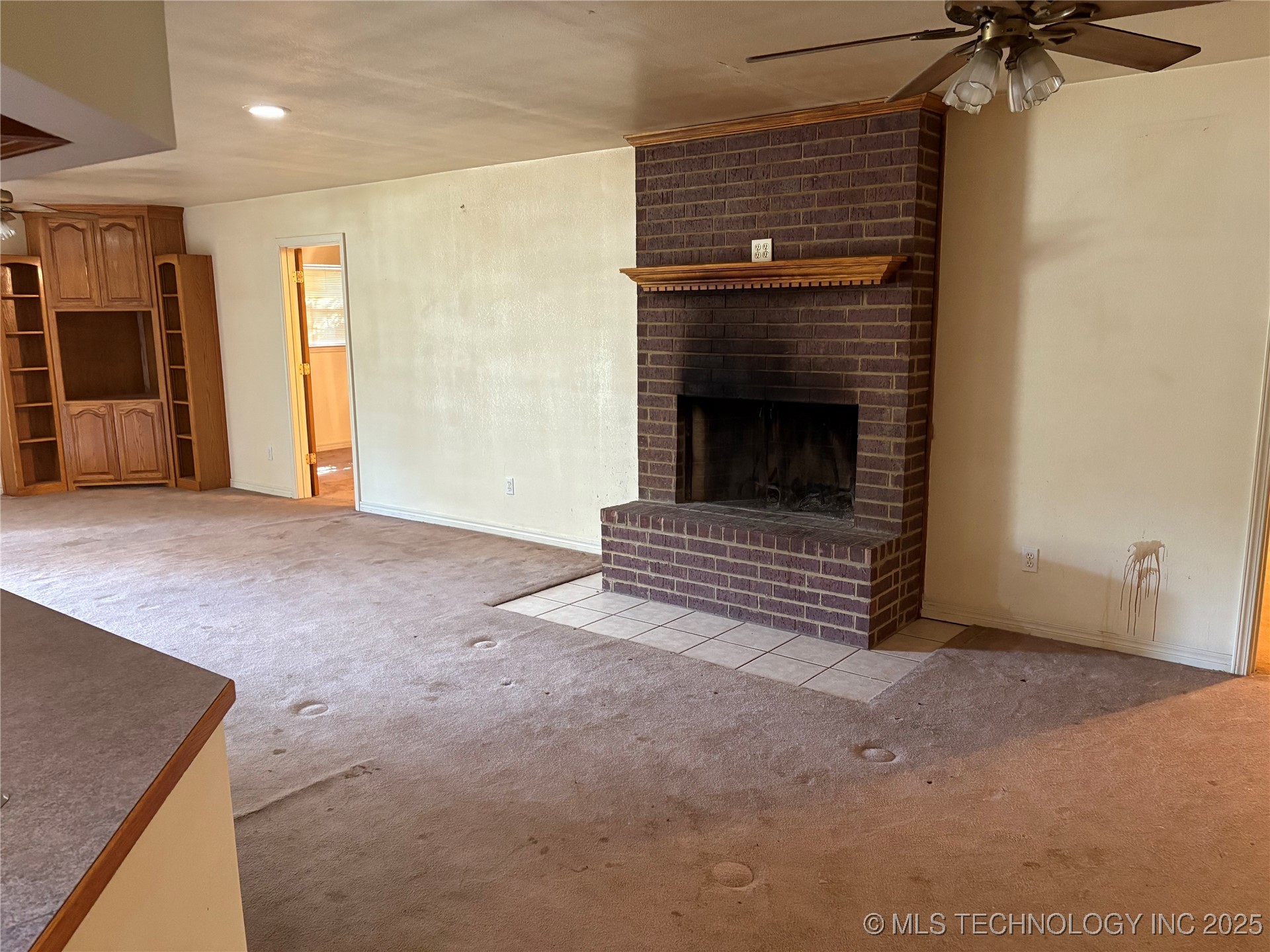 215 E Leecraft Property Photo 10
