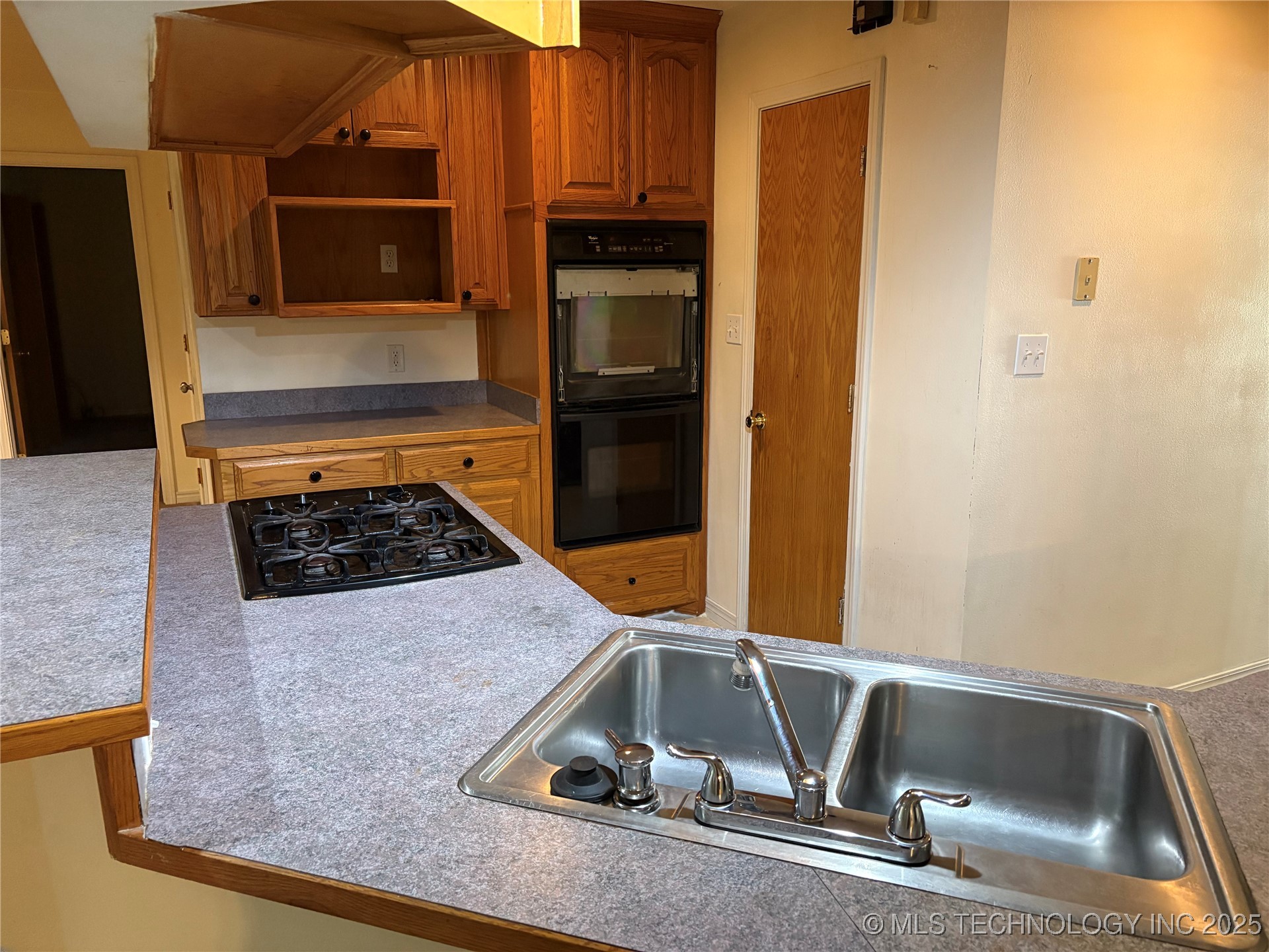 215 E Leecraft Property Photo 12