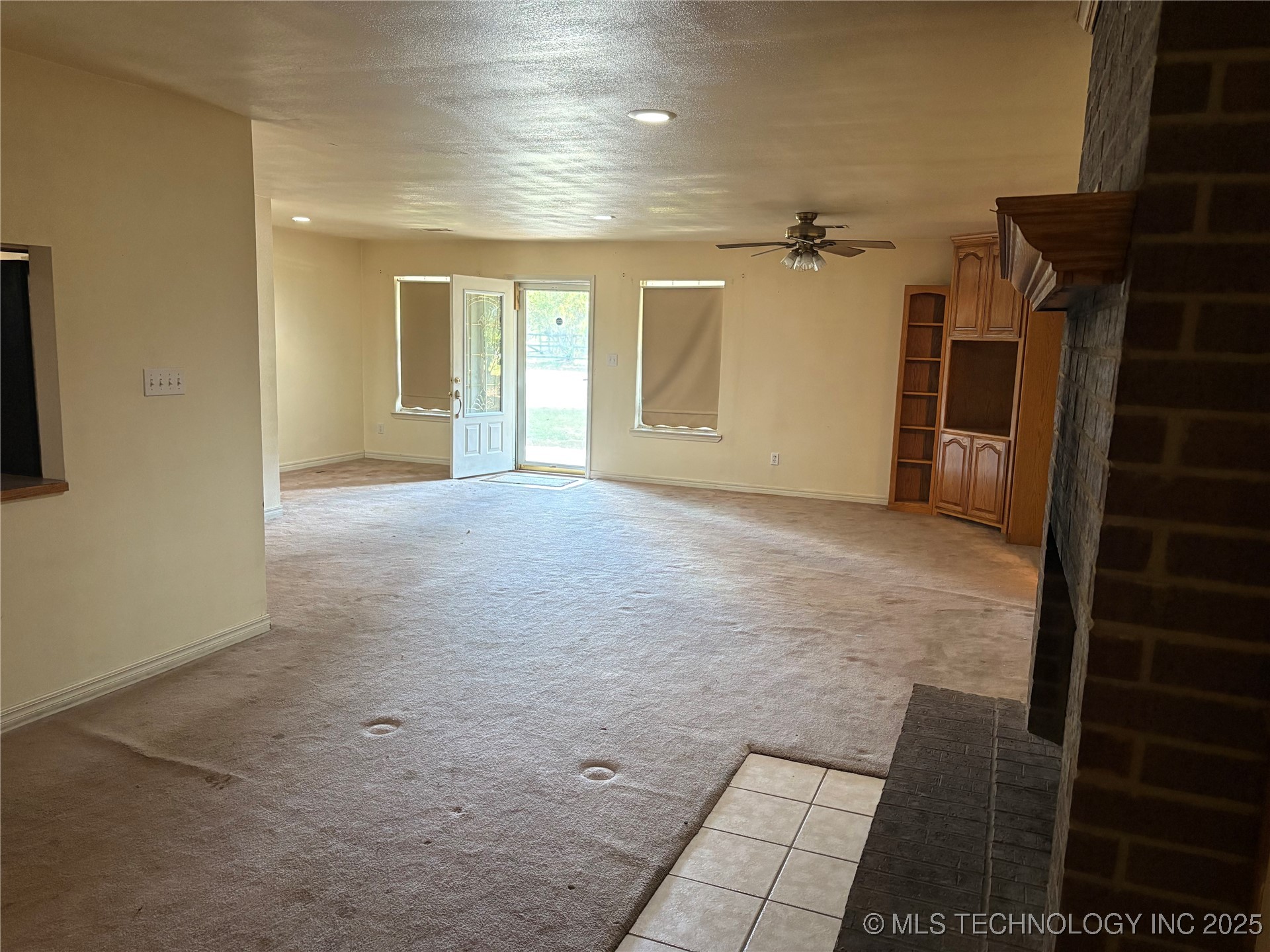 215 E Leecraft Property Photo 15