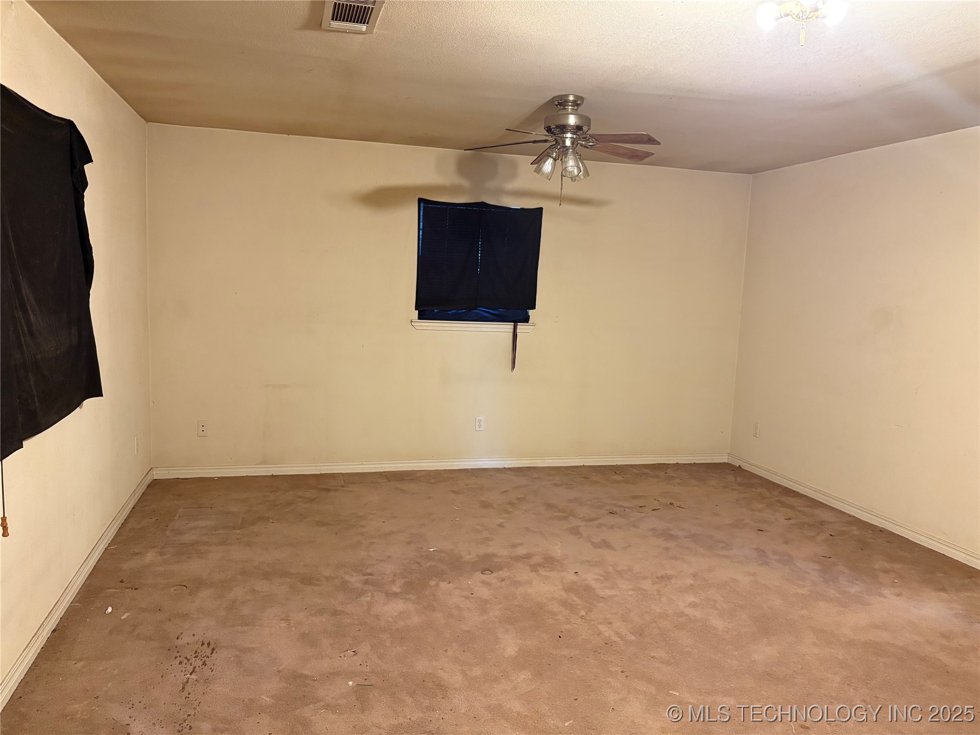 215 E Leecraft Property Photo 17