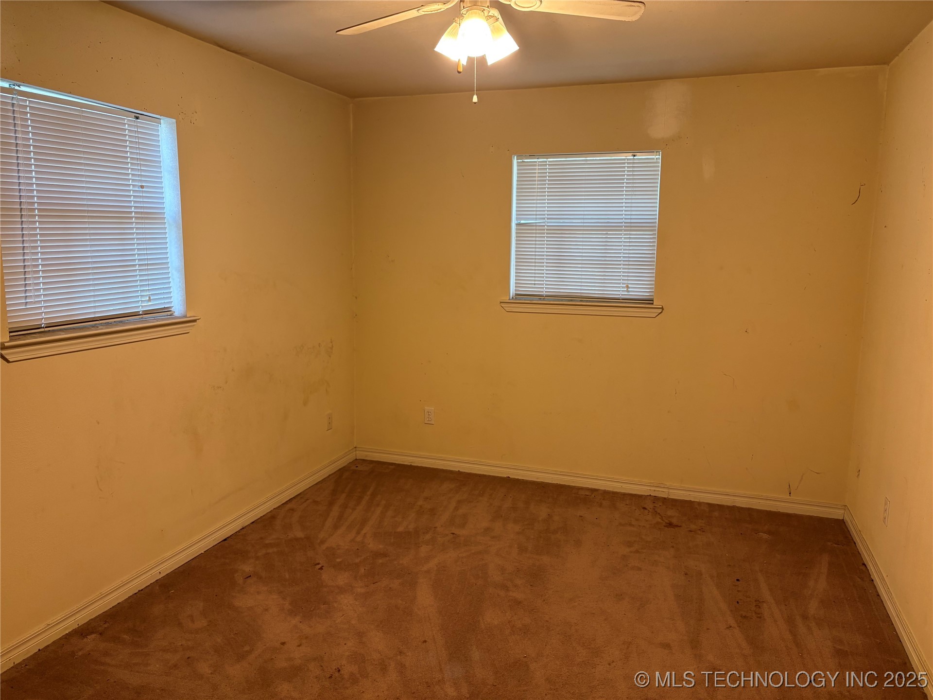 215 E Leecraft Property Photo 21