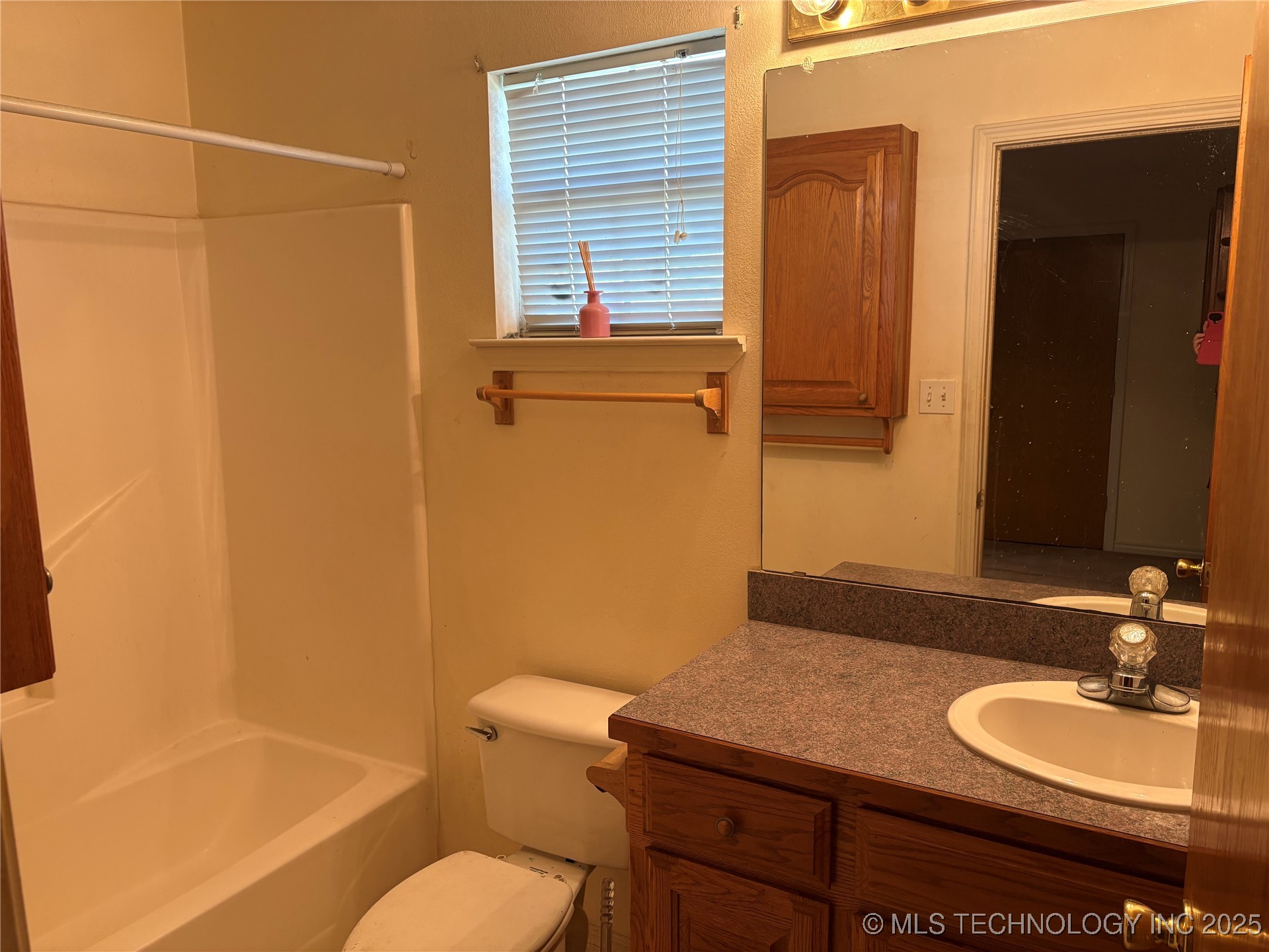 215 E Leecraft Property Photo 22