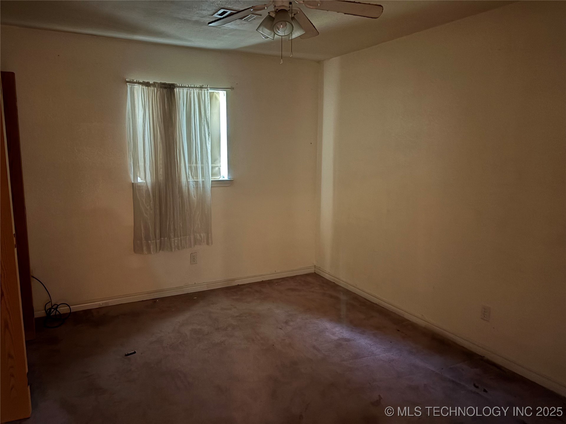 215 E Leecraft Property Photo 23