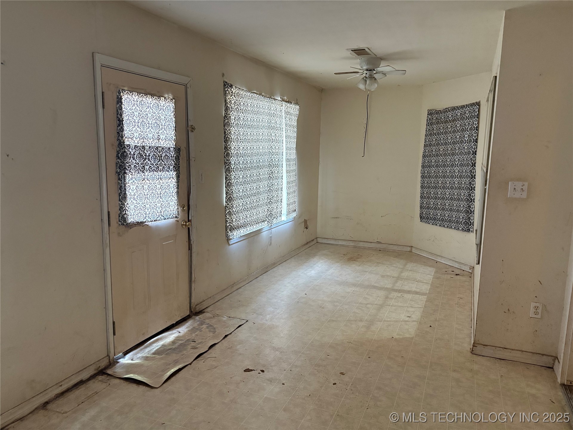 215 E Leecraft Property Photo 24