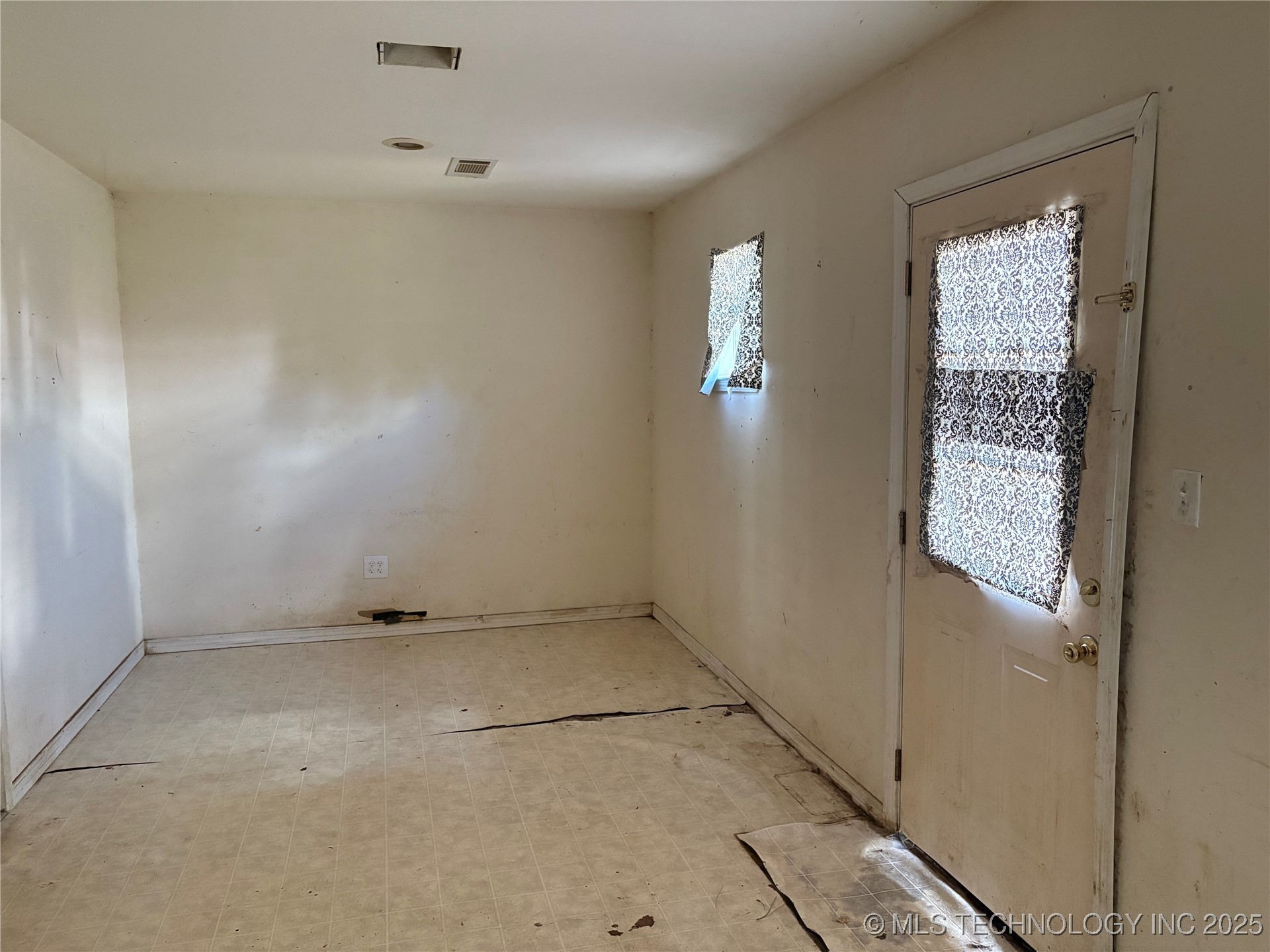 215 E Leecraft Property Photo 25