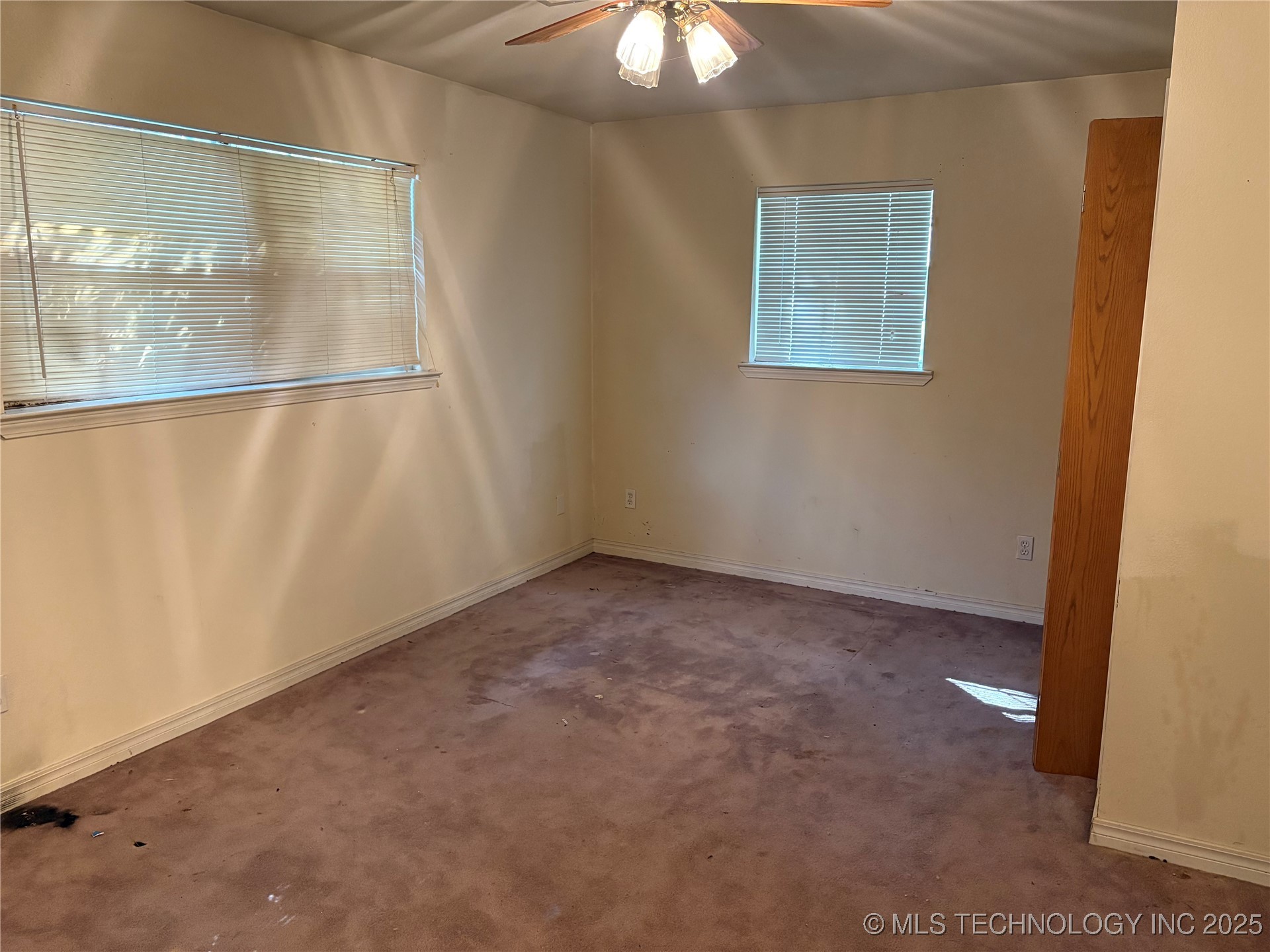 215 E Leecraft Property Photo 26