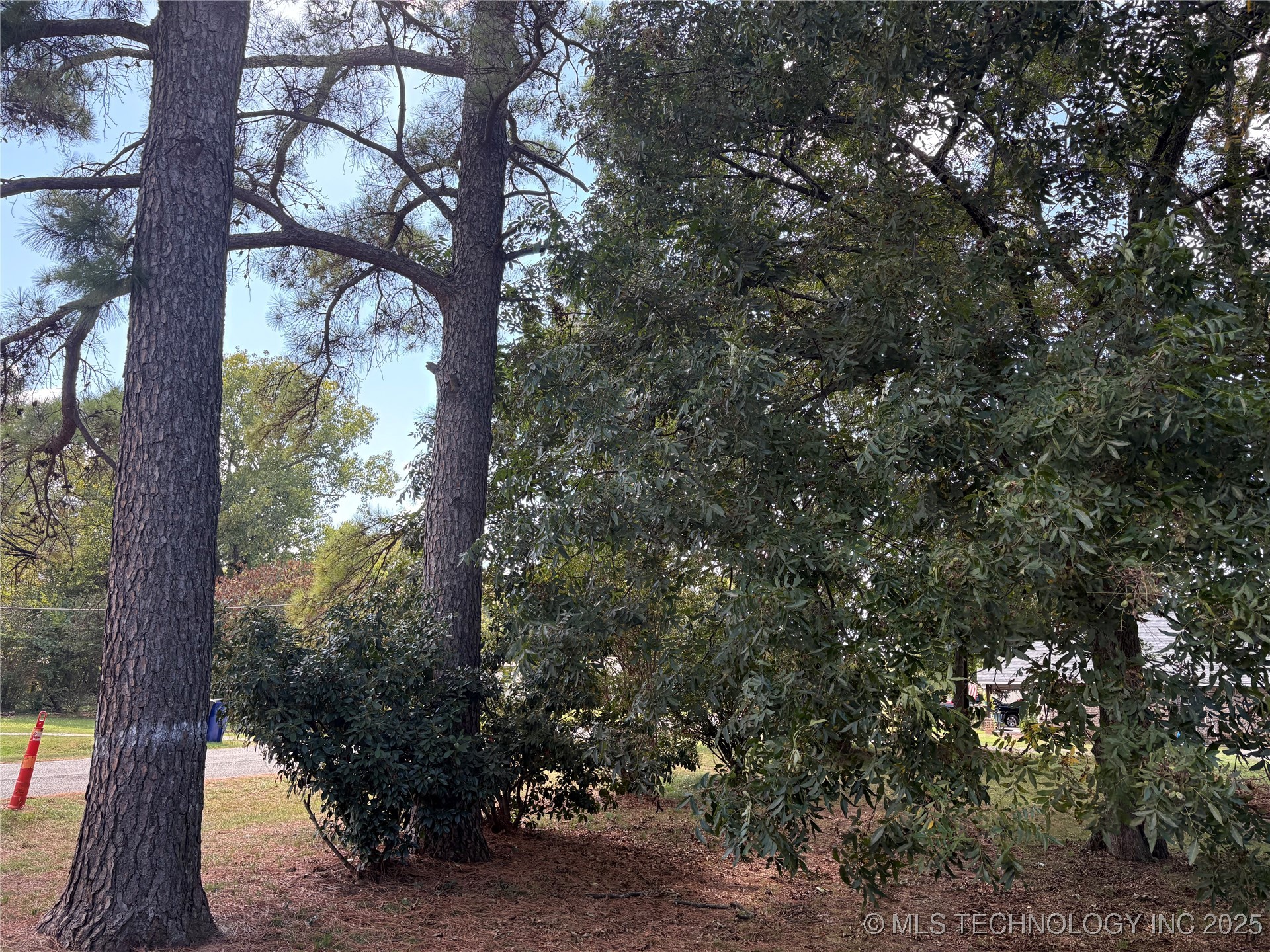 215 E Leecraft Property Photo 28