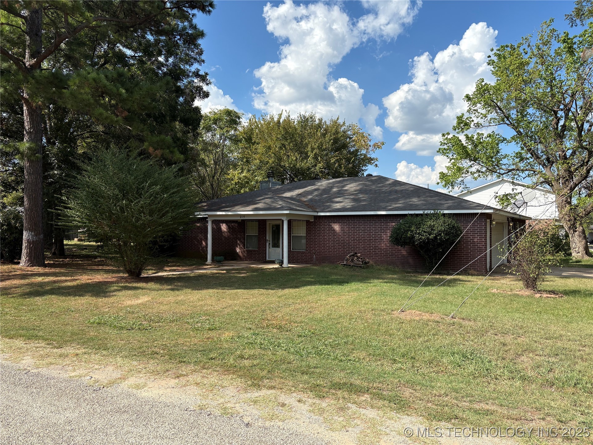 215 E Leecraft Property Photo 31