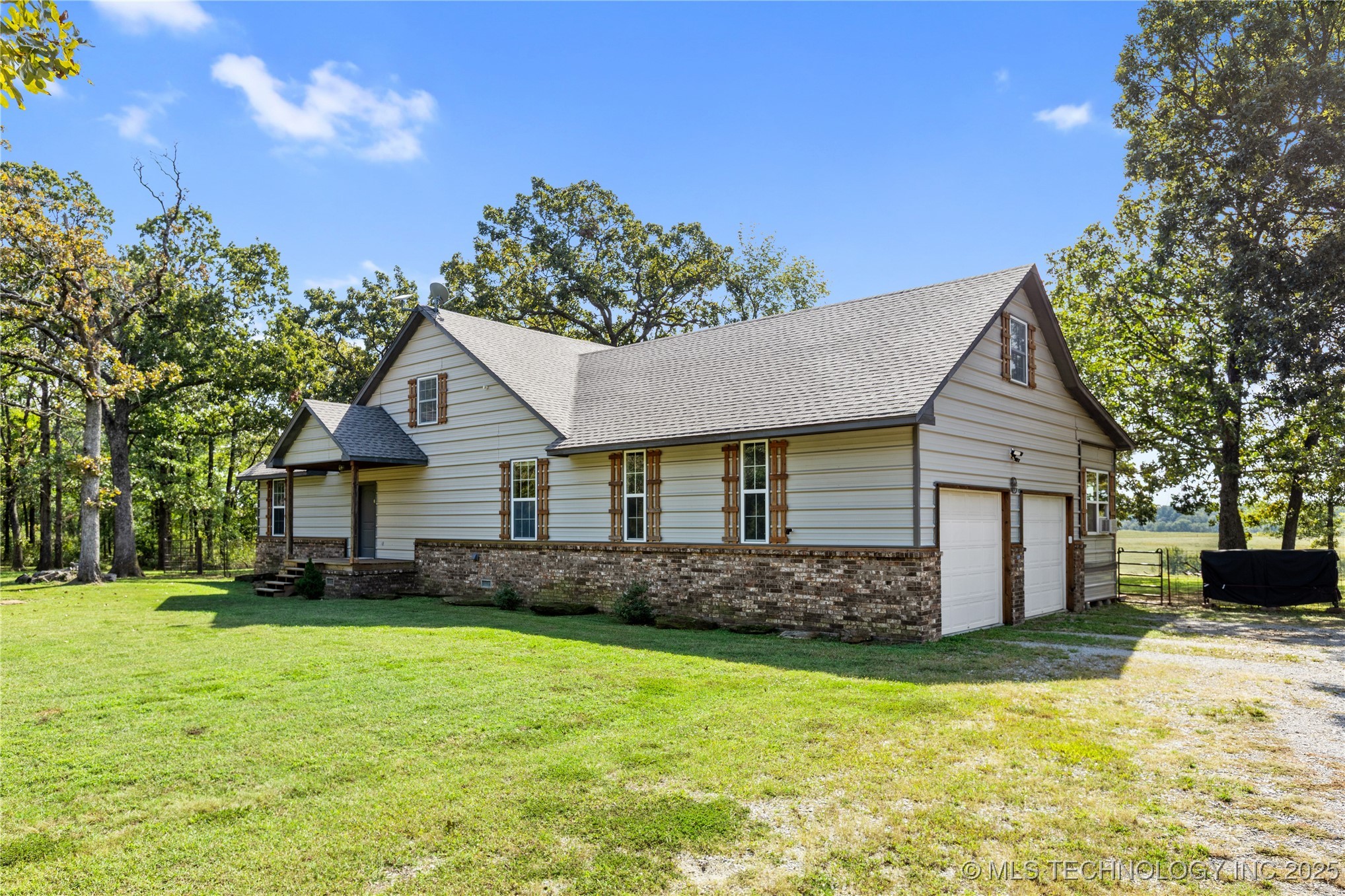 16762 E 380 Road Property Photo 2