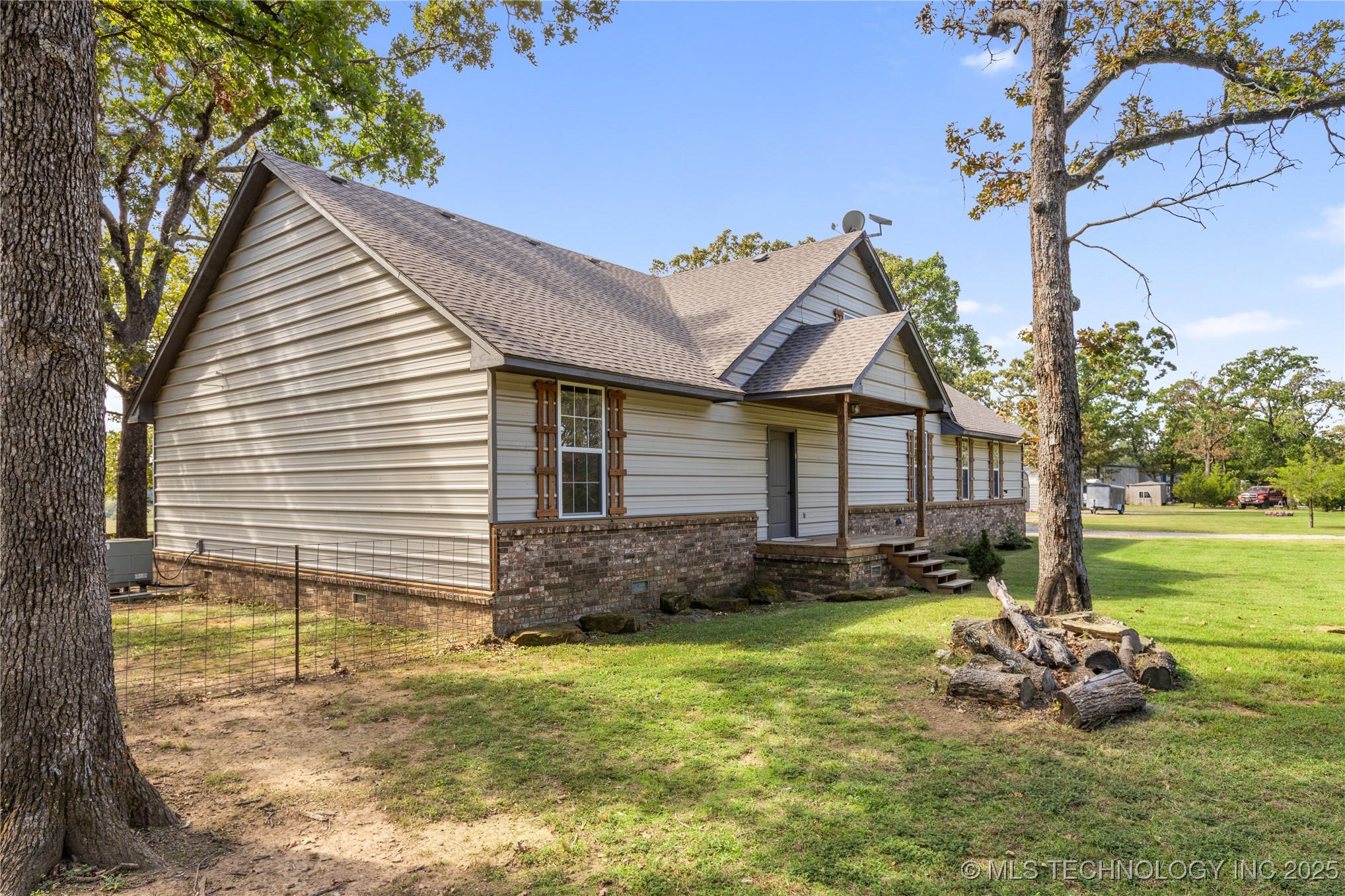 16762 E 380 Road Property Photo 3