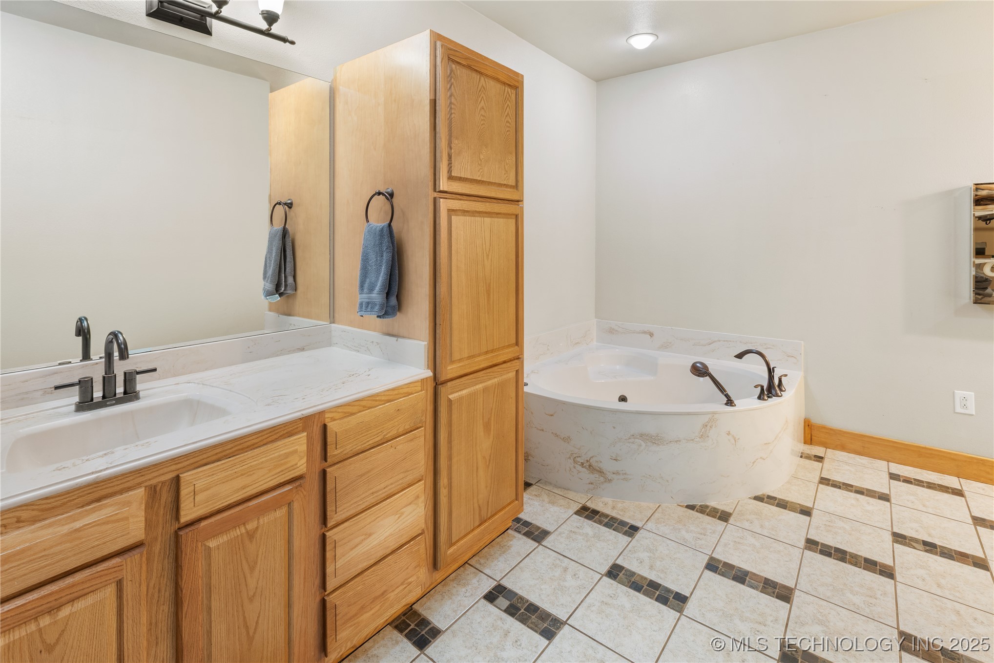 16762 E 380 Road Property Photo 13