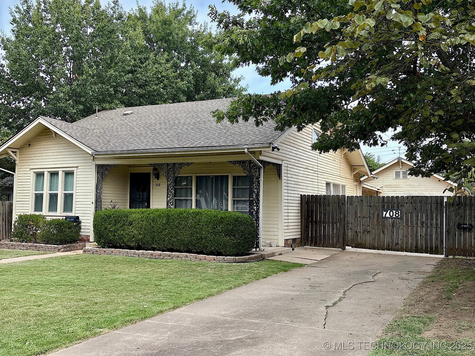 708 E Broadway Avenue Property Photo 1