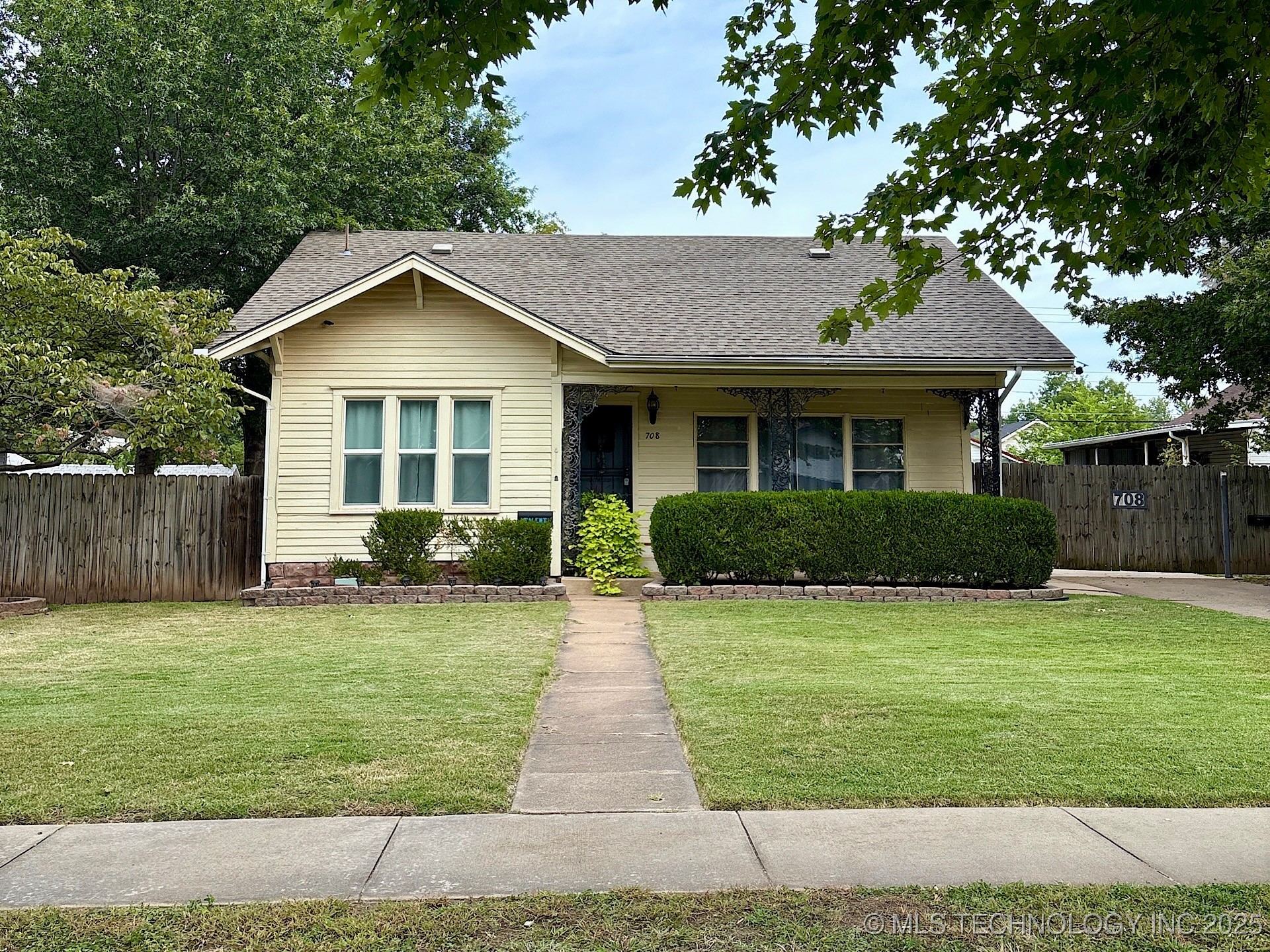 708 E Broadway Avenue Property Photo 3