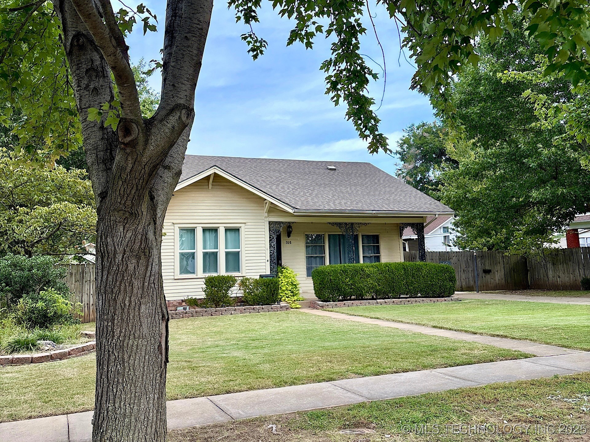 708 E Broadway Avenue Property Photo 4