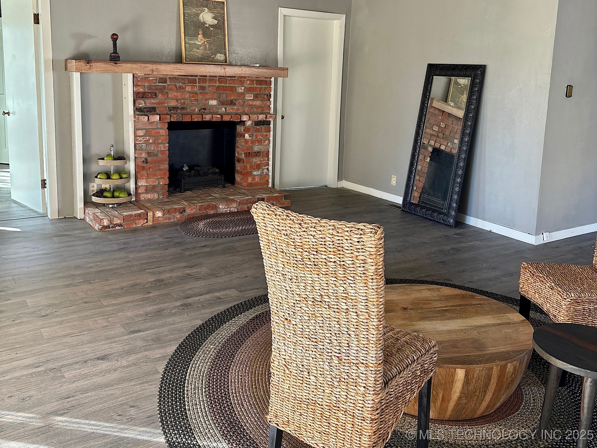 708 E Broadway Avenue Property Photo 11