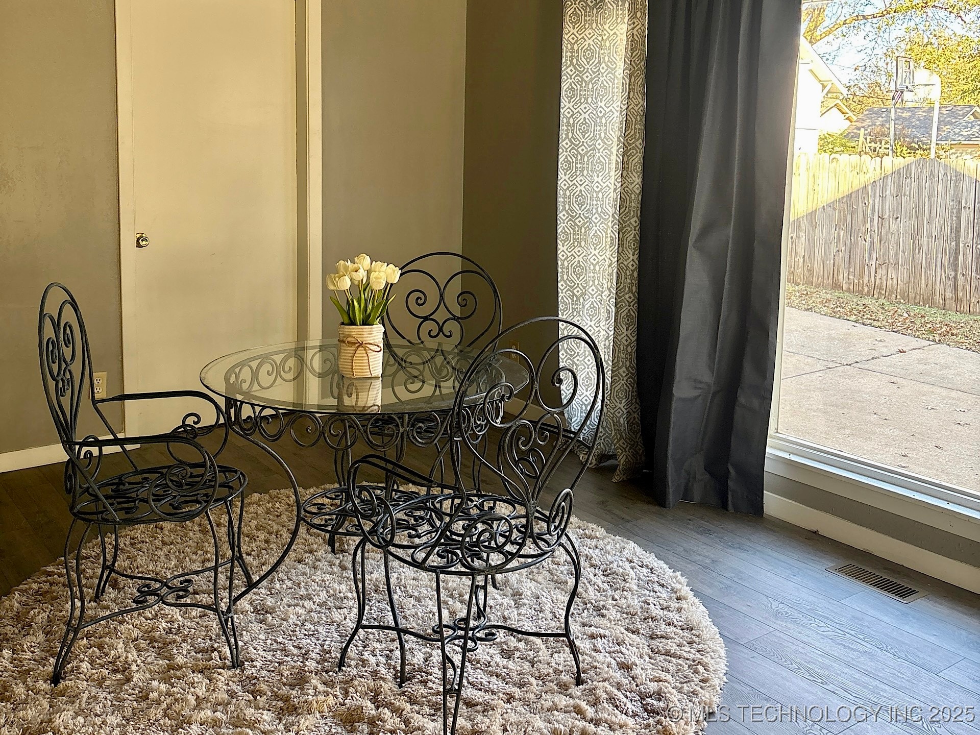 708 E Broadway Avenue Property Photo 14