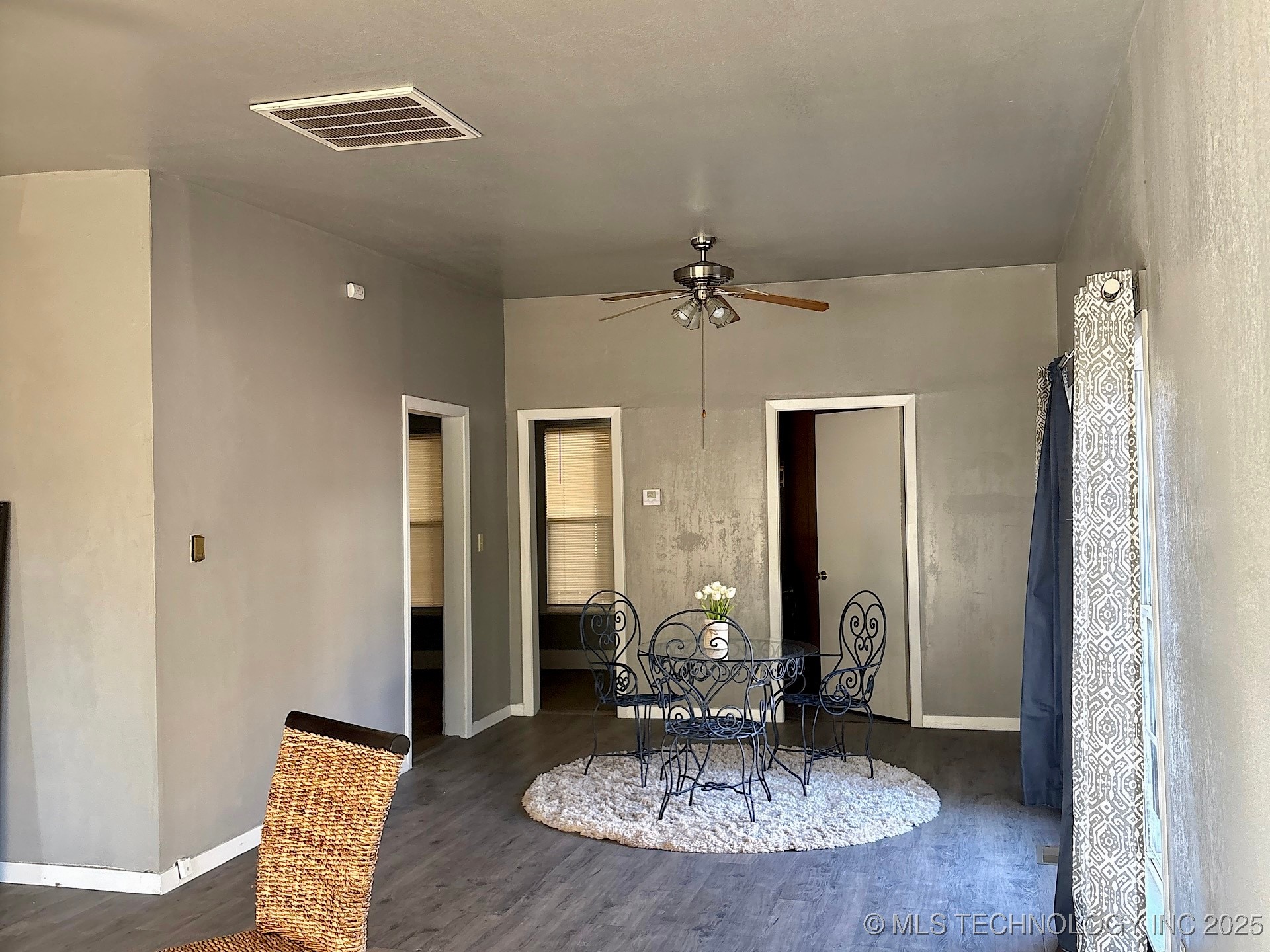 708 E Broadway Avenue Property Photo 16