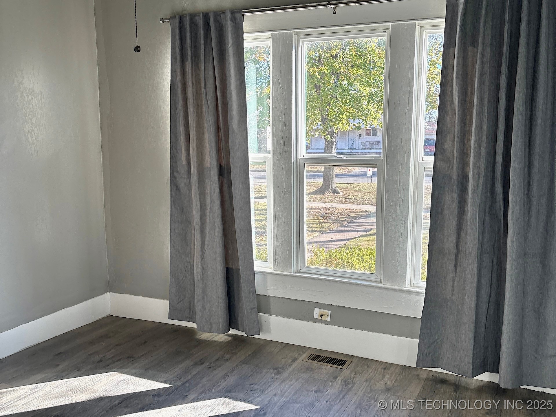 708 E Broadway Avenue Property Photo 20