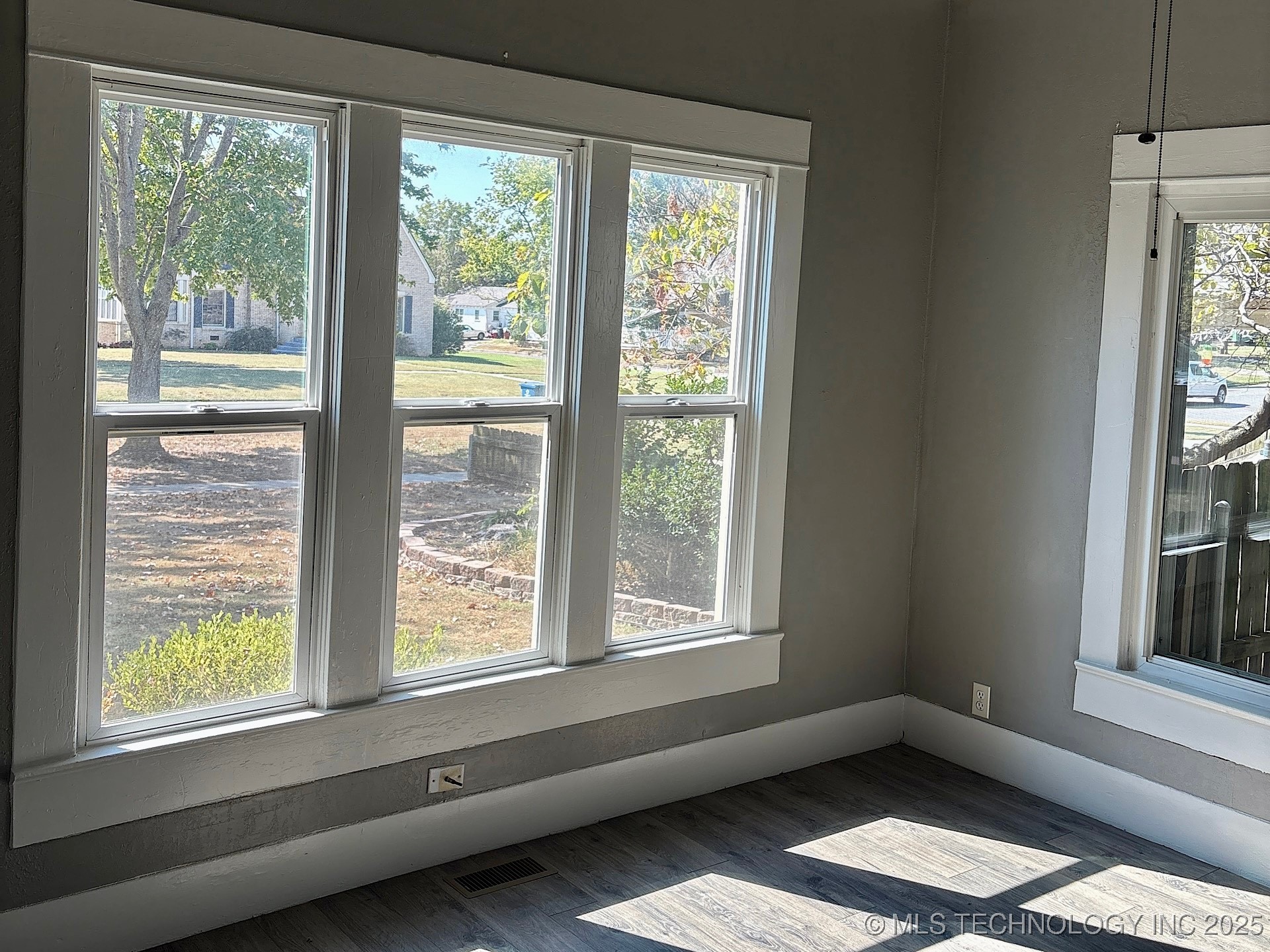 708 E Broadway Avenue Property Photo 24