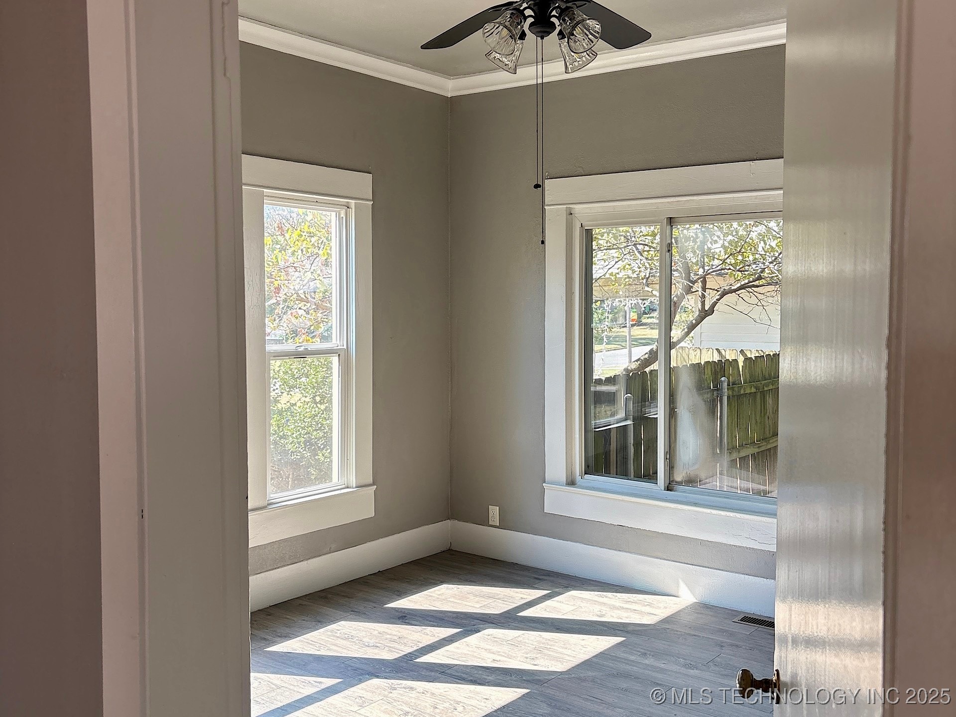 708 E Broadway Avenue Property Photo 25