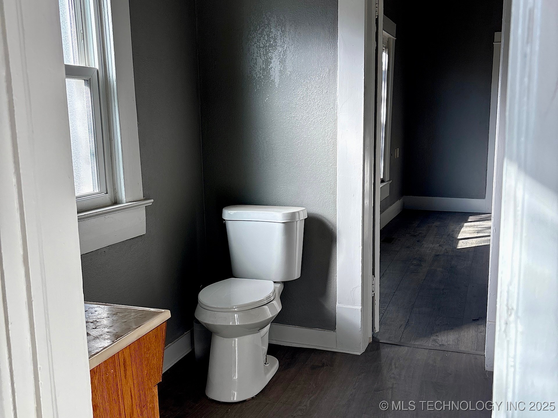 708 E Broadway Avenue Property Photo 26