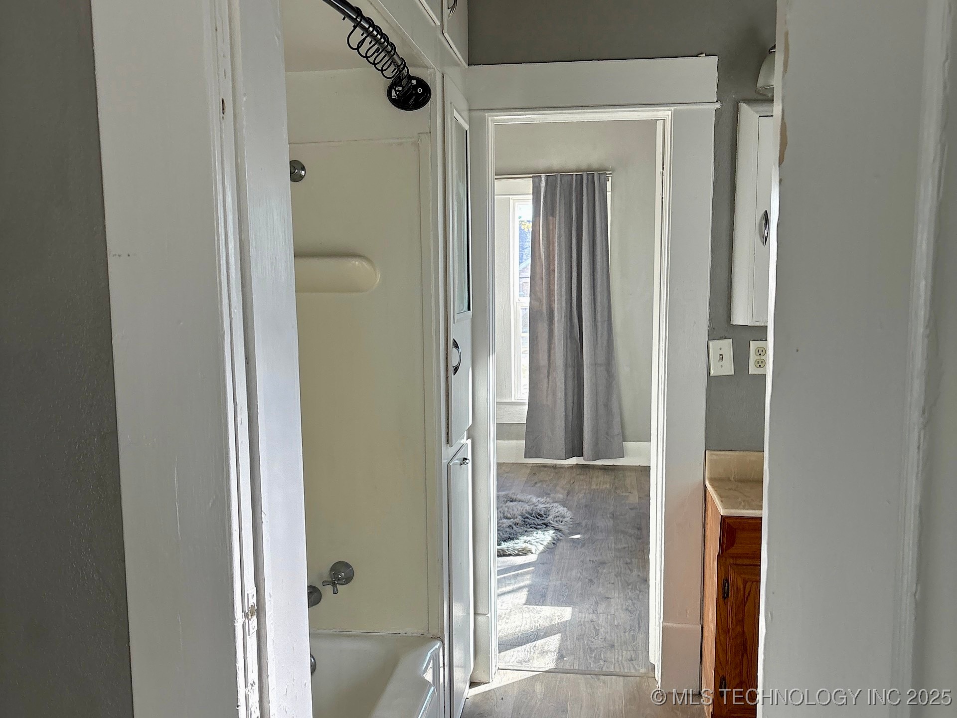 708 E Broadway Avenue Property Photo 27