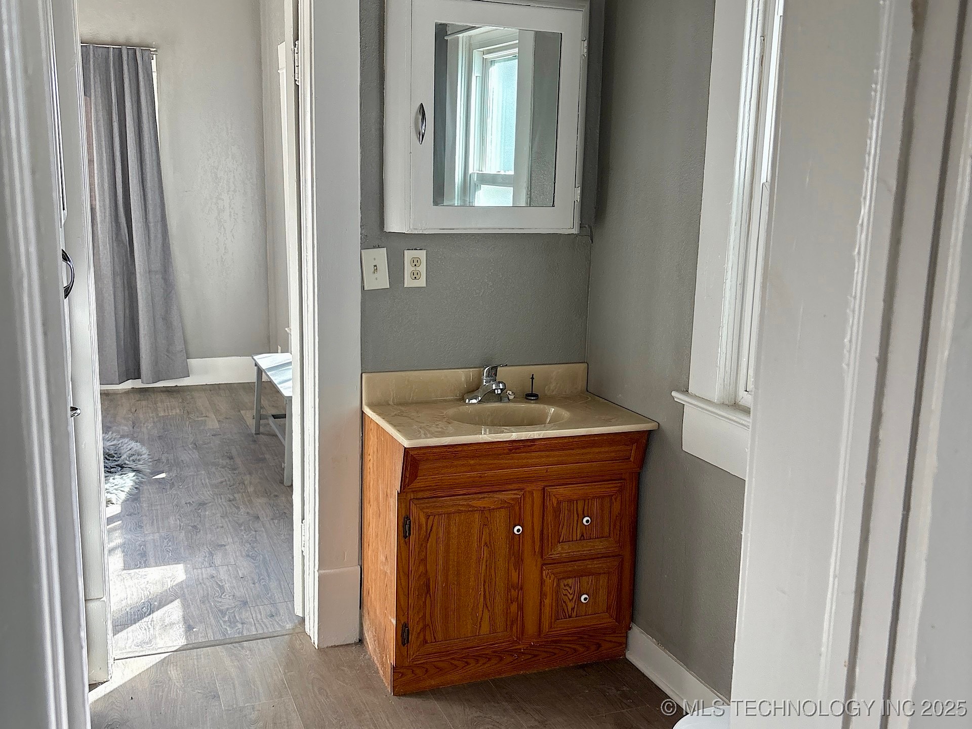 708 E Broadway Avenue Property Photo 28