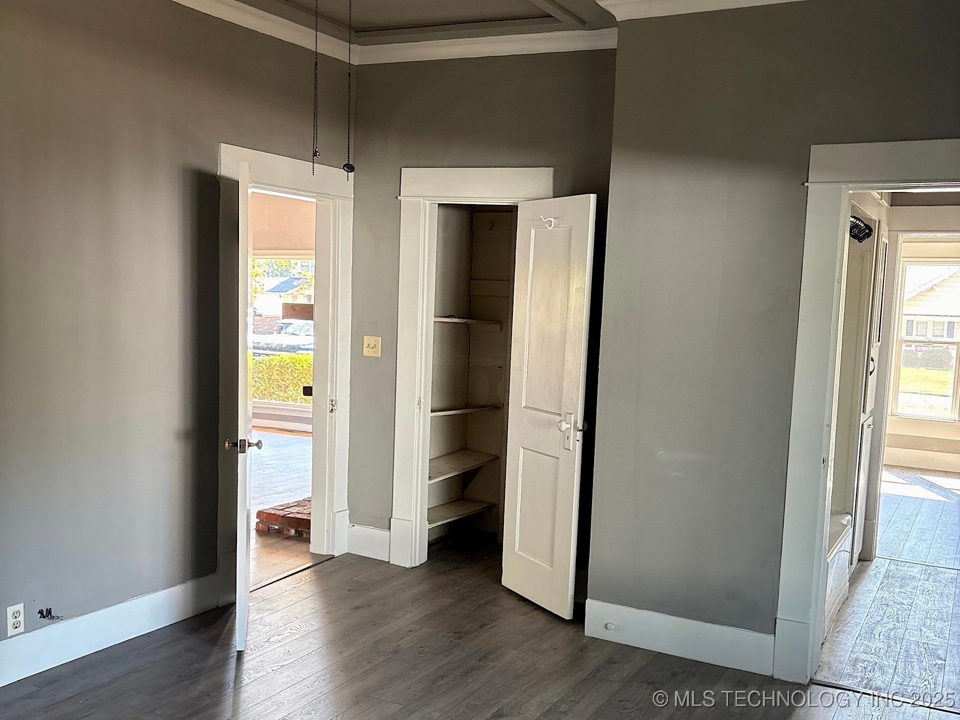 708 E Broadway Avenue Property Photo 30