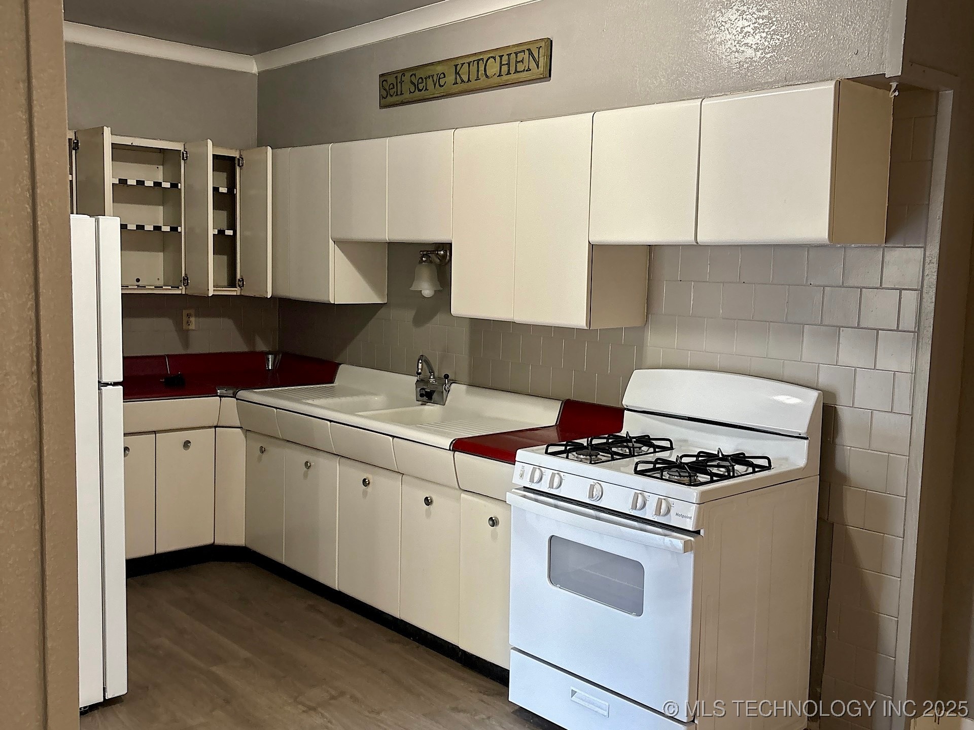 708 E Broadway Avenue Property Photo 35