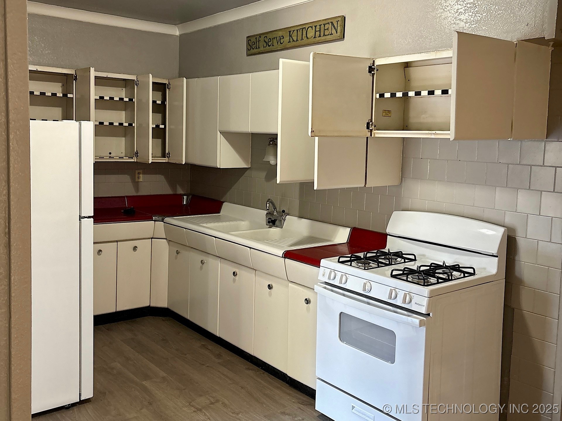 708 E Broadway Avenue Property Photo 36