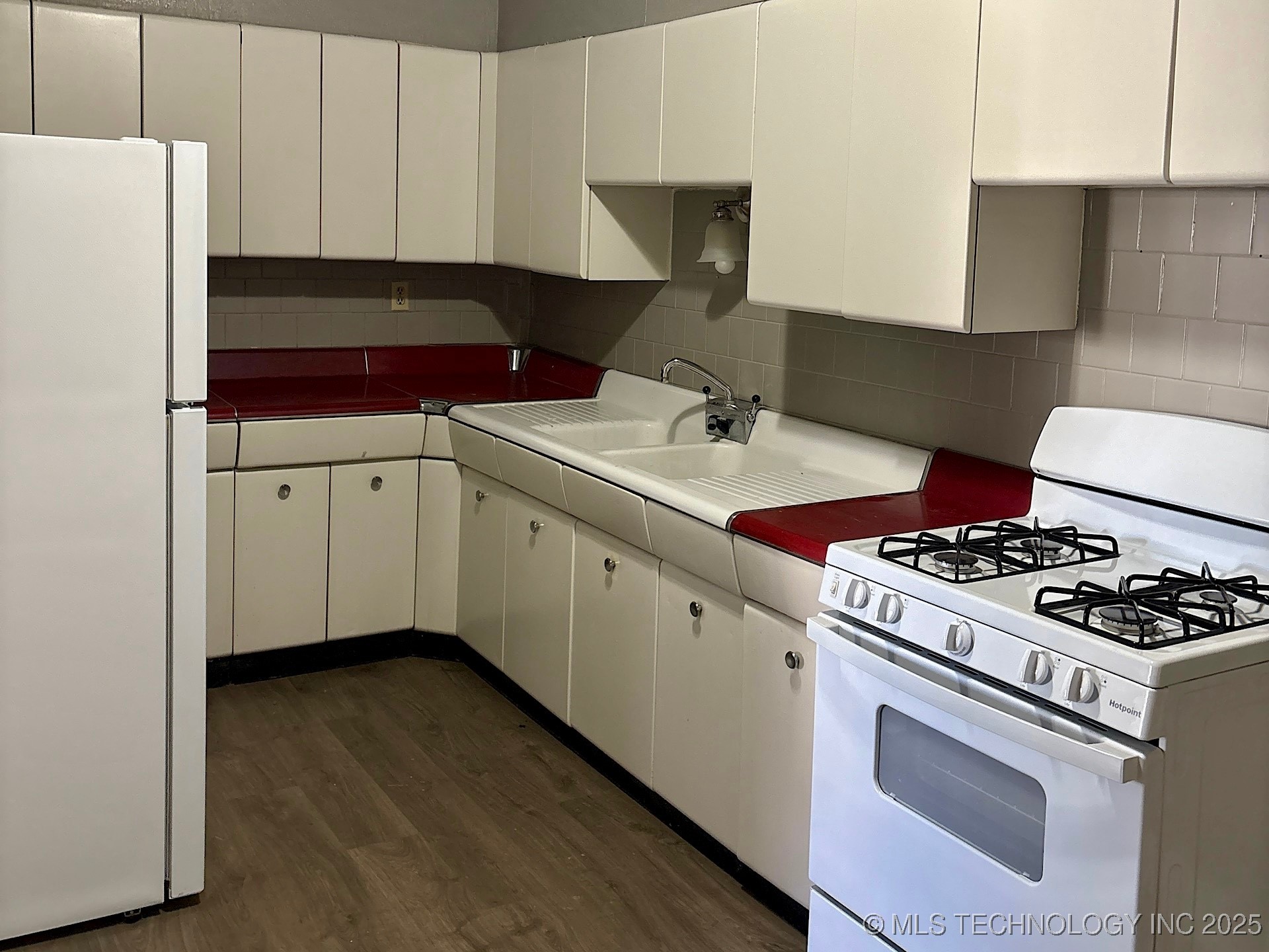 708 E Broadway Avenue Property Photo 37