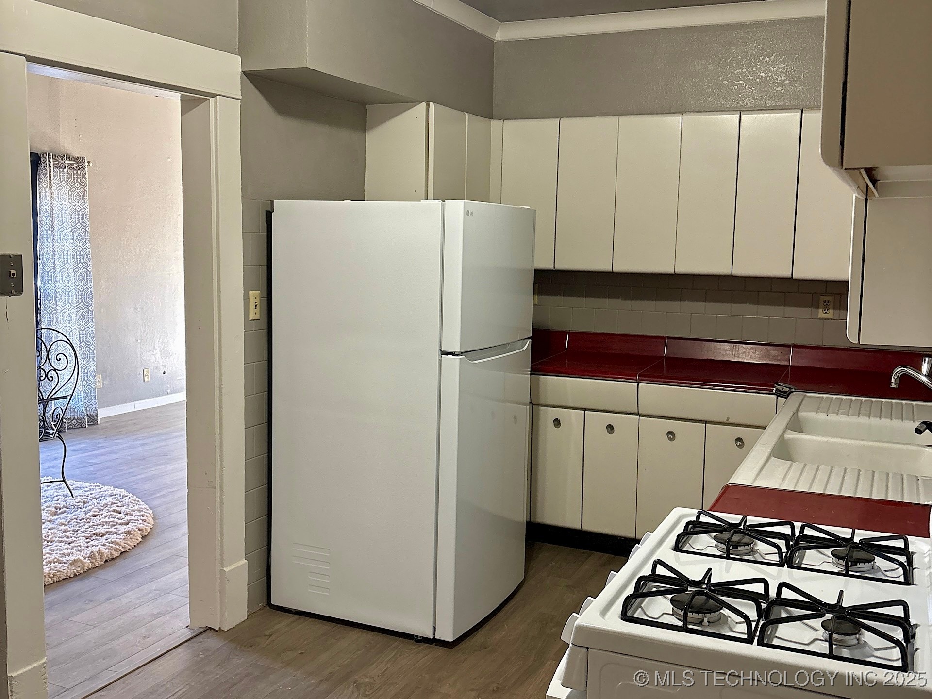 708 E Broadway Avenue Property Photo 39