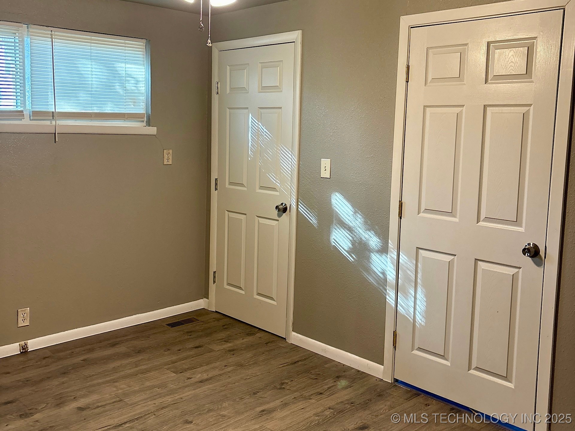 708 E Broadway Avenue Property Photo 41