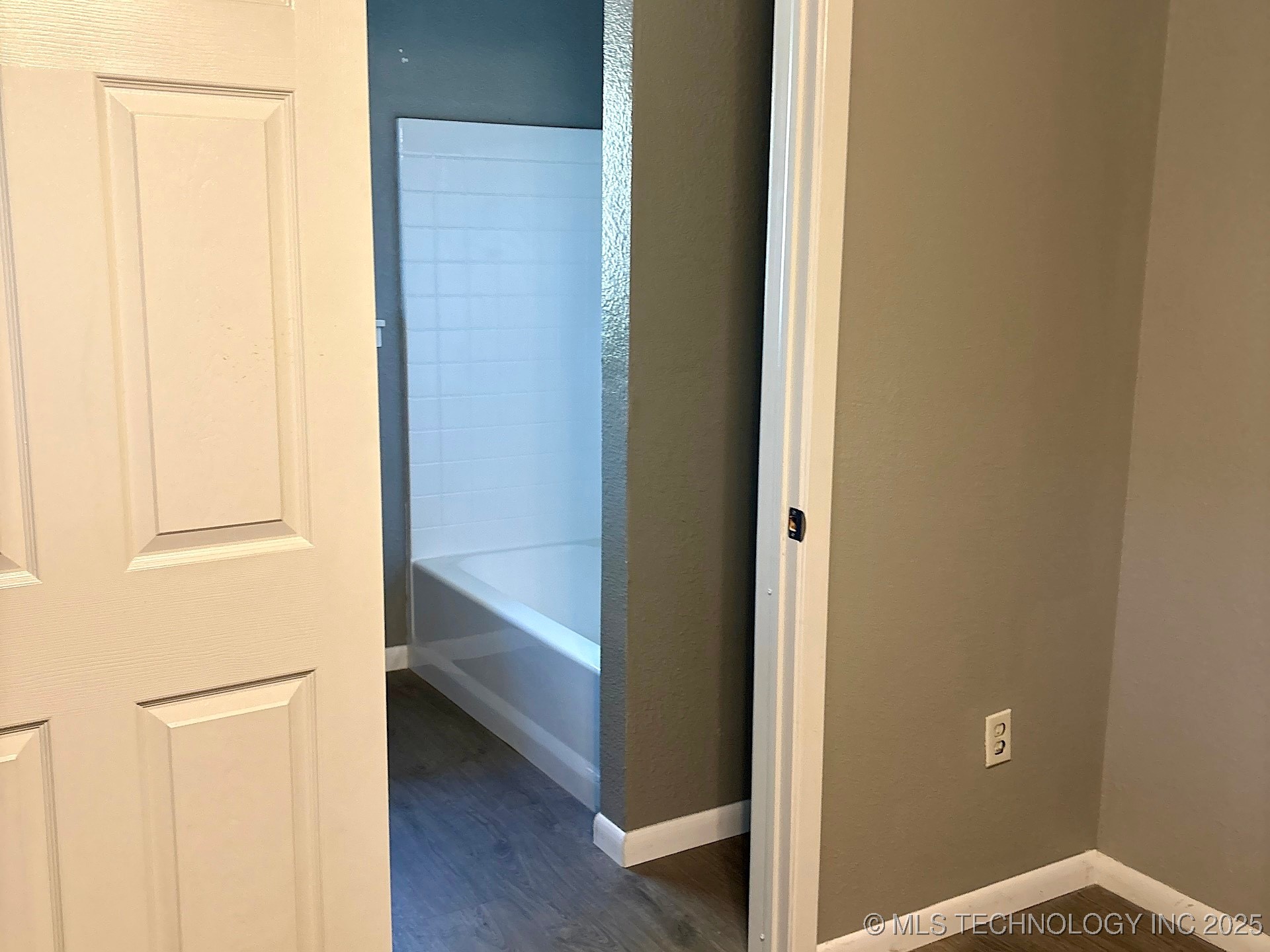 708 E Broadway Avenue Property Photo 48