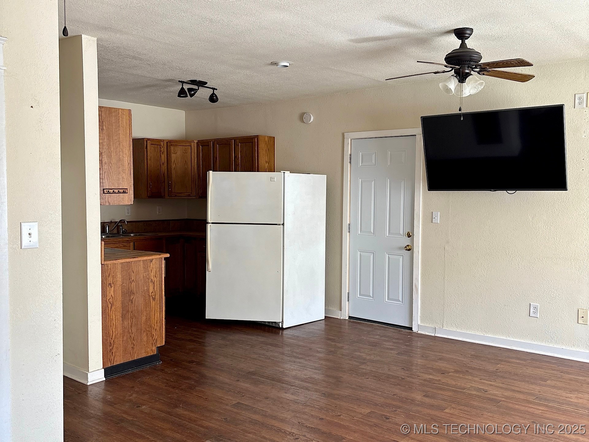 708 E Broadway Avenue Property Photo 58