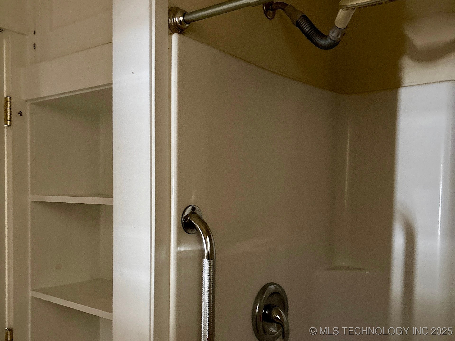 708 E Broadway Avenue Property Photo 64