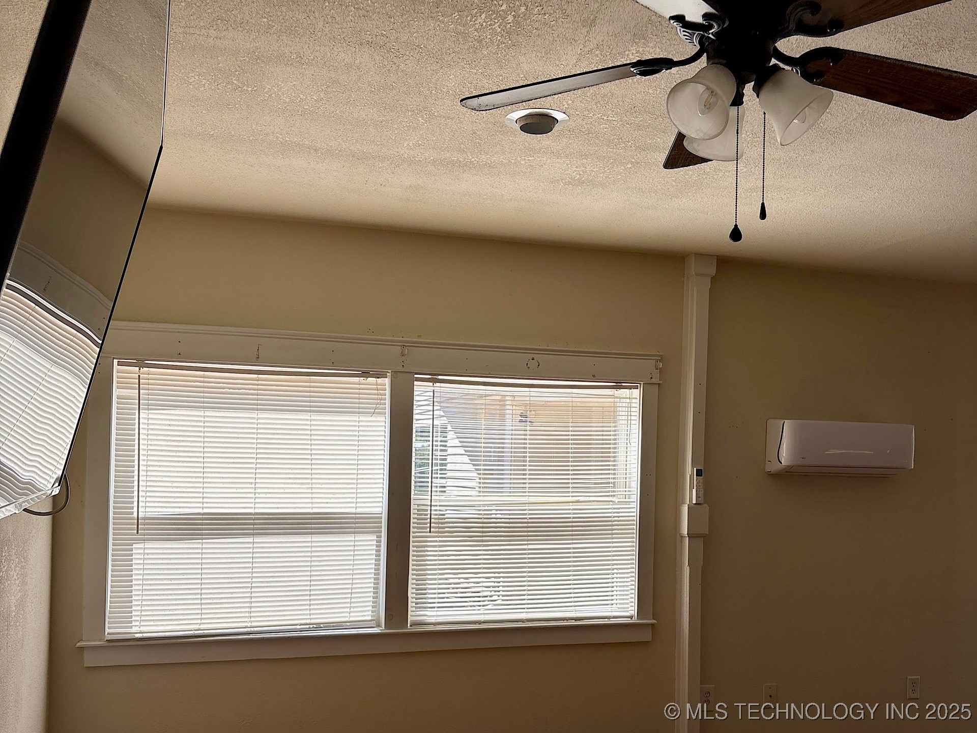 708 E Broadway Avenue Property Photo 70