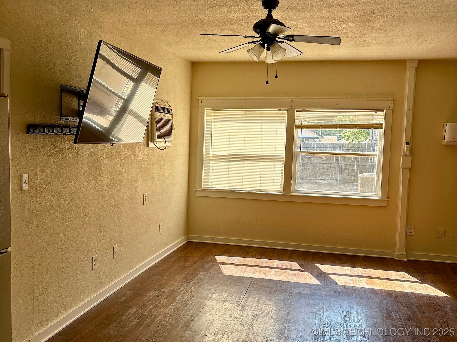 708 E Broadway Avenue Property Photo 71