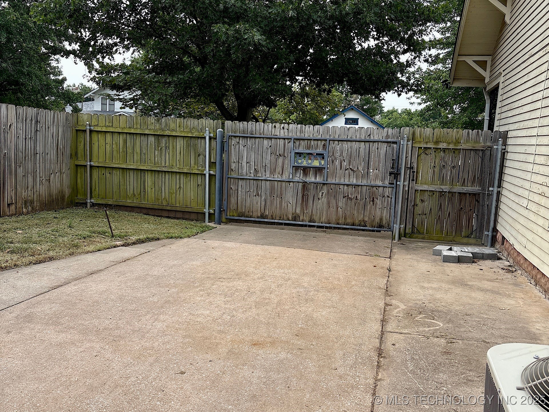 708 E Broadway Avenue Property Photo 86