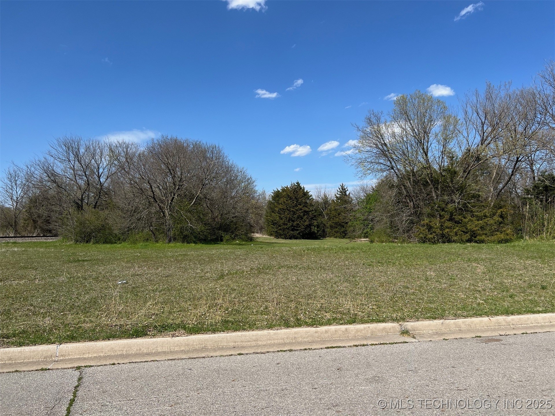 805 11th Ne Property Photo 2