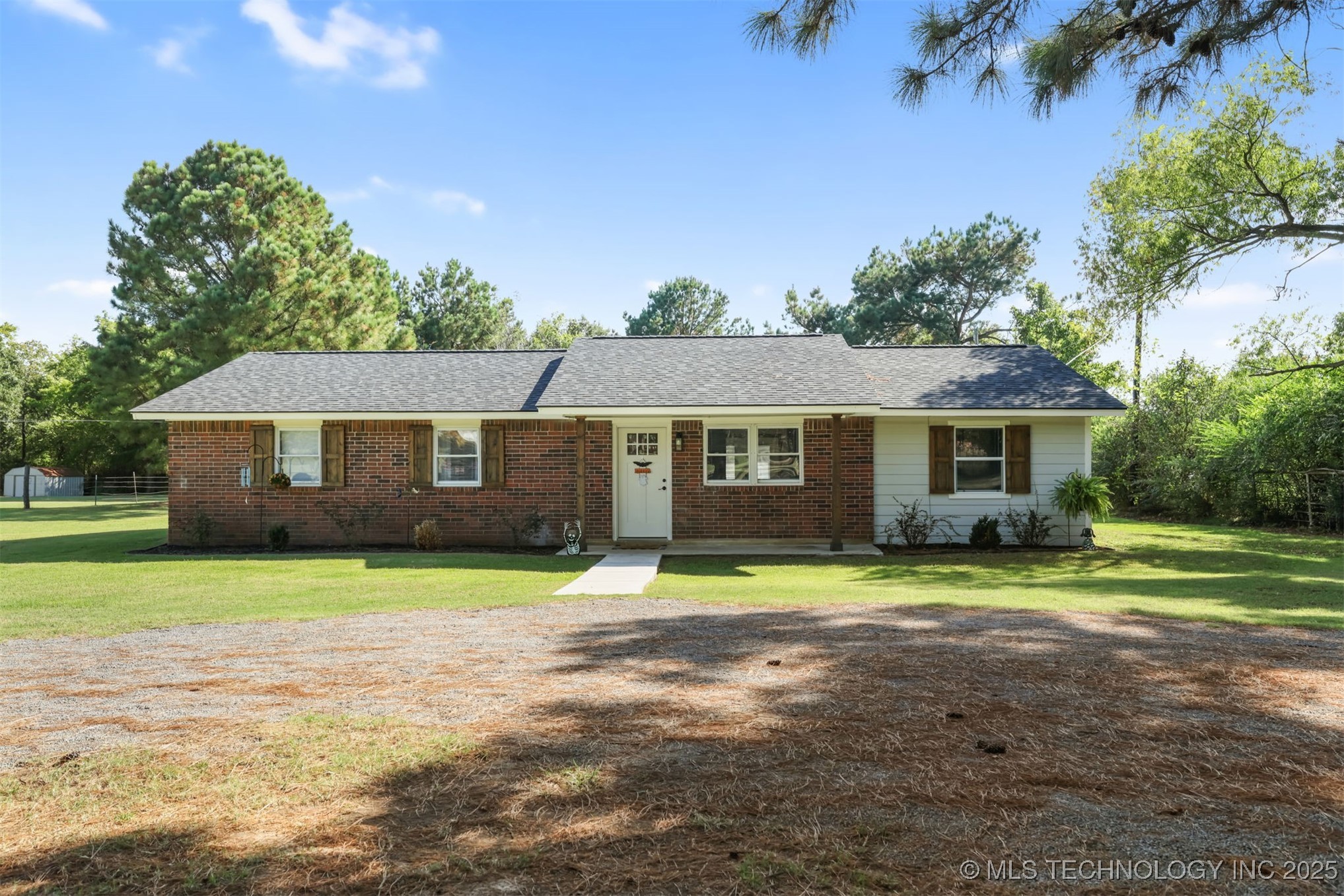 418 Hilltop Hollow Property Photo 2