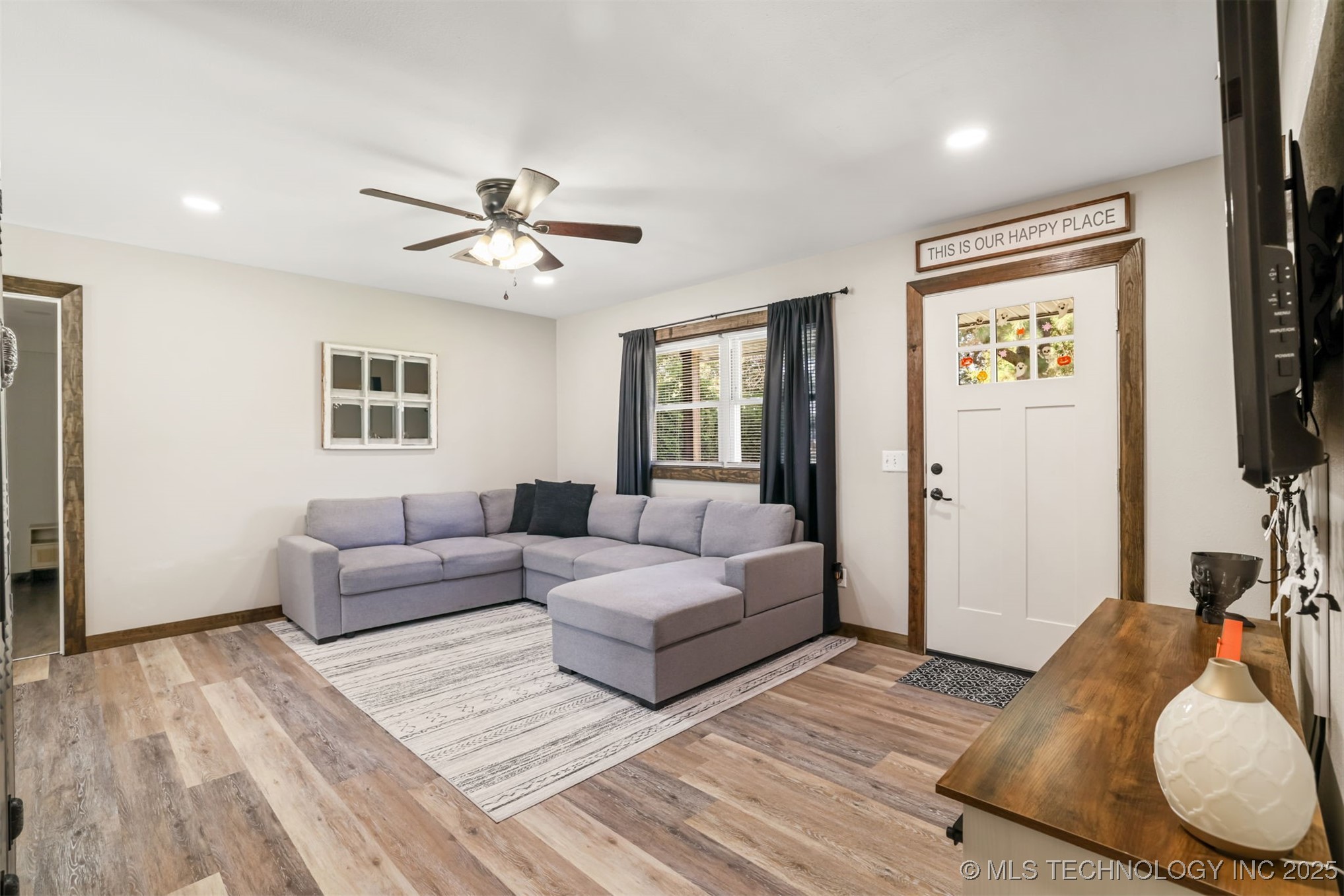 418 Hilltop Hollow Property Photo 9