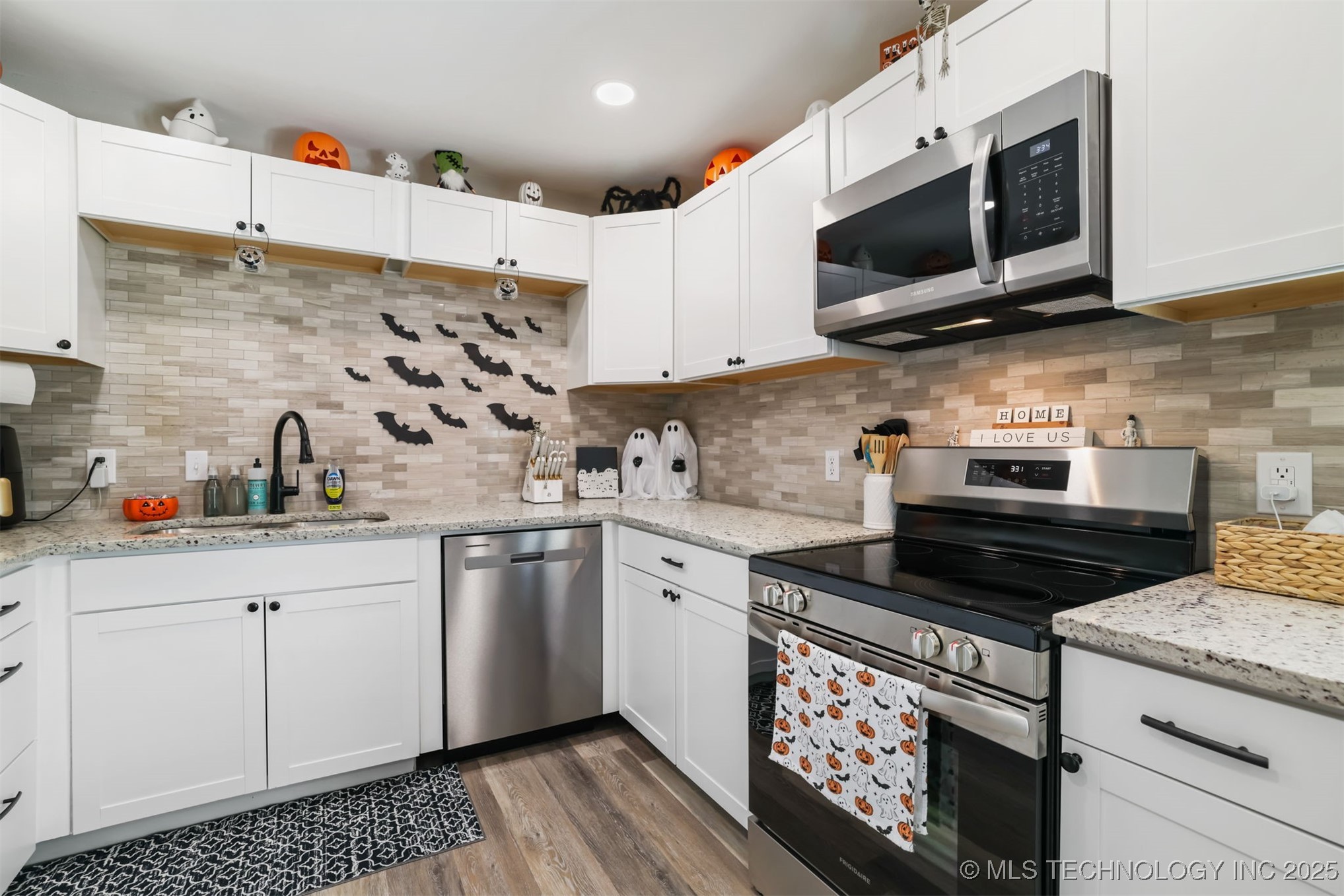 418 Hilltop Hollow Property Photo 14