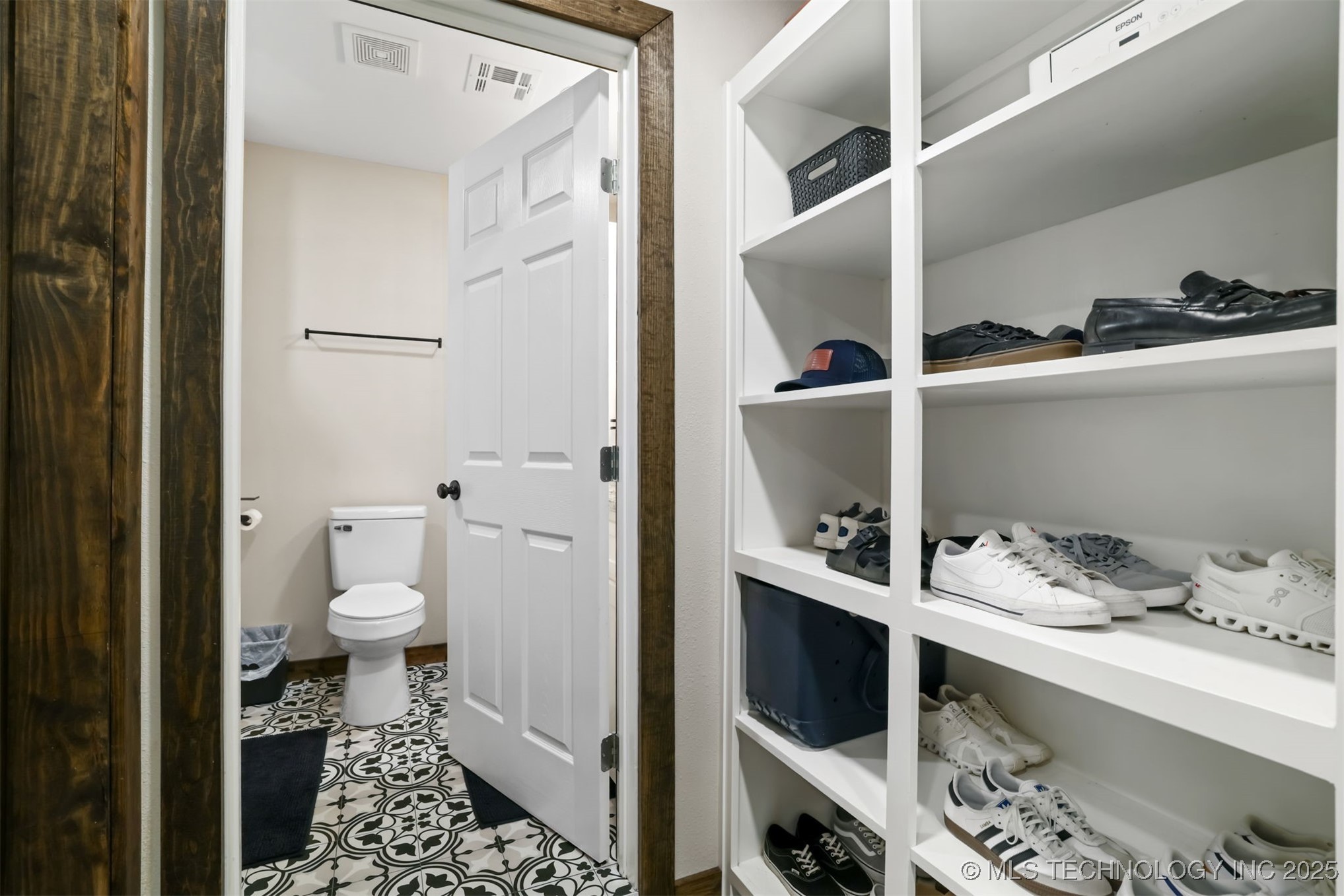 418 Hilltop Hollow Property Photo 18