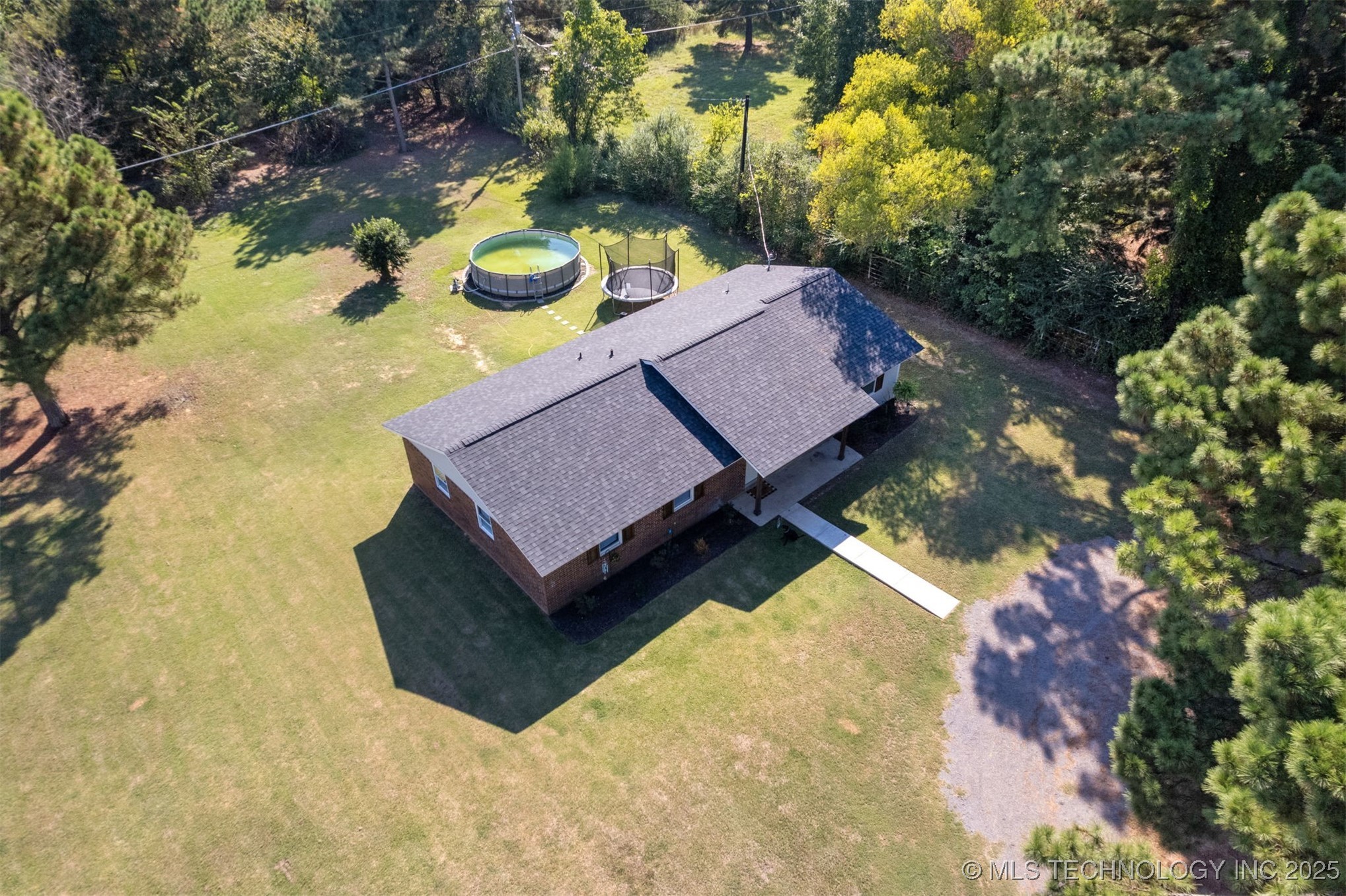 418 Hilltop Hollow Property Photo 30