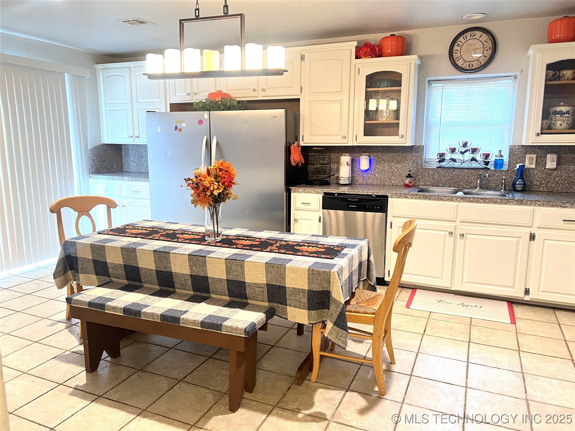 24273 Highway 2 Property Photo 4