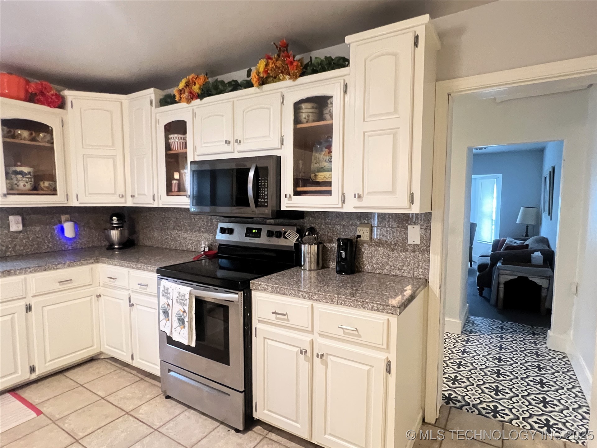 24273 Highway 2 Property Photo 5