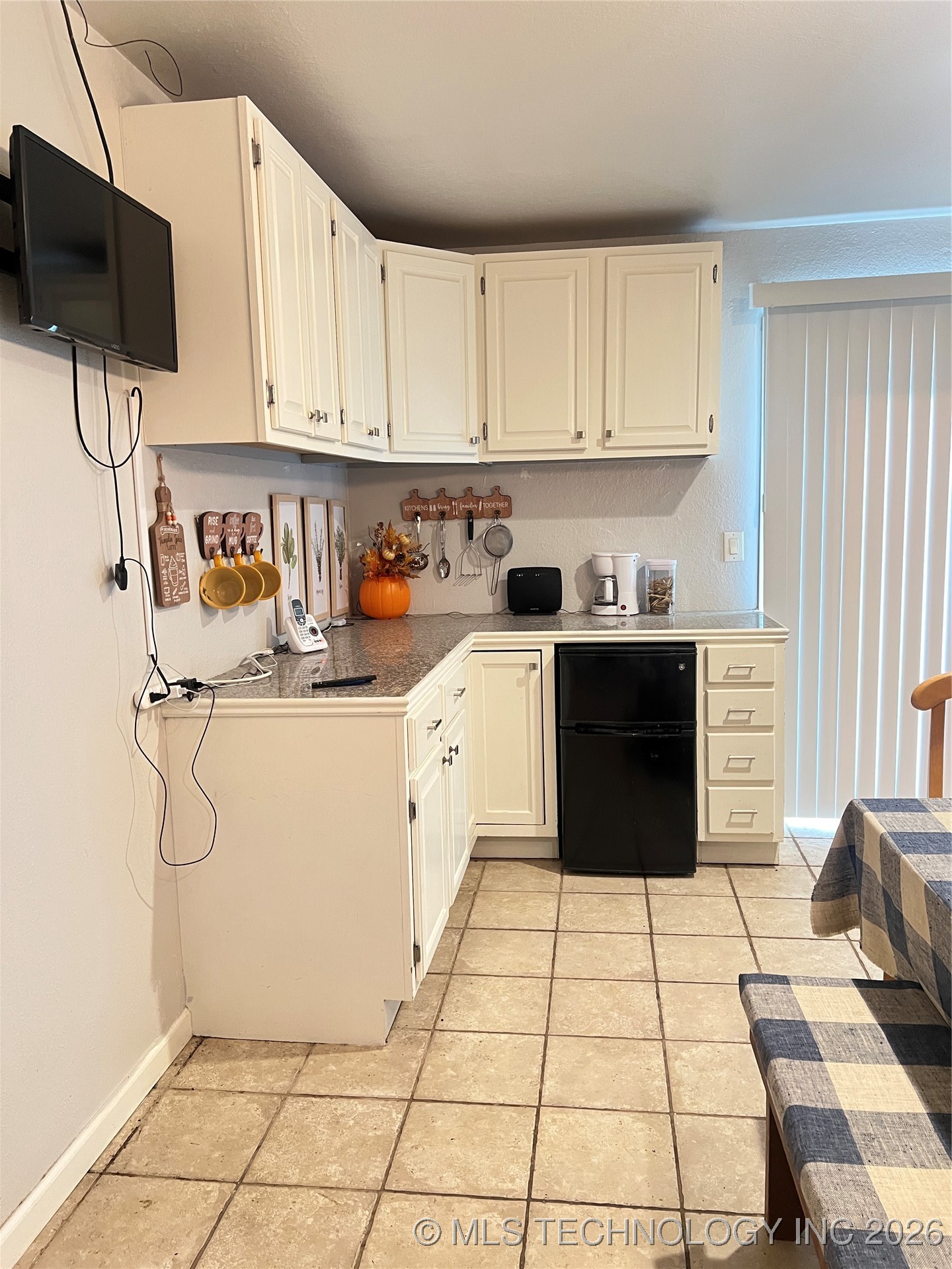 24273 Highway 2 Property Photo 9